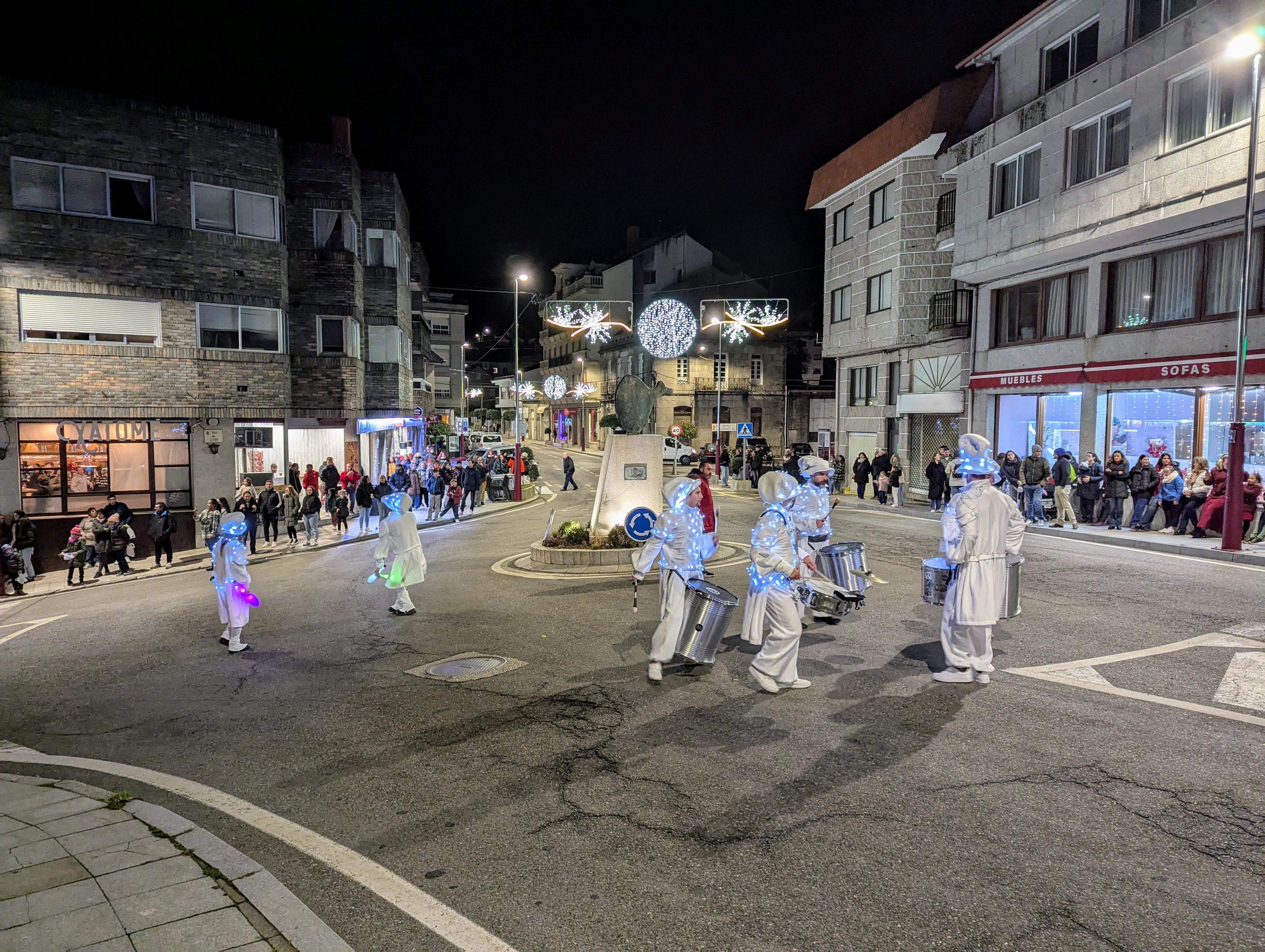 CABALGATA DE REIS 2025: Os Reis Magos chegaron á Cañiza o 4 de xaneiro repartindo ilusión, maxia e moitos caramelos