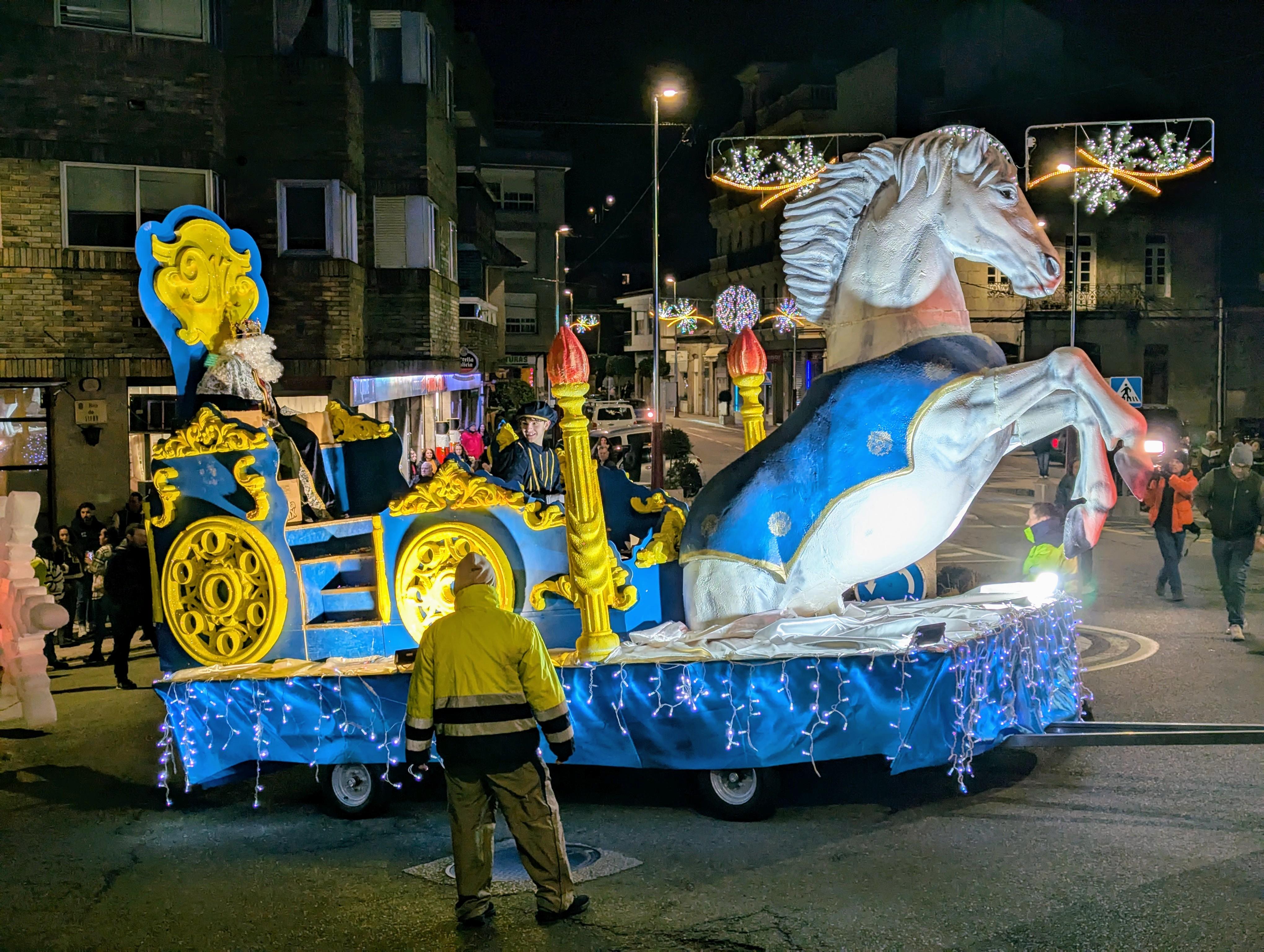 CABALGATA DE REIS 2025: Os Reis Magos chegaron á Cañiza o 4 de xaneiro repartindo ilusión, maxia e moitos caramelos