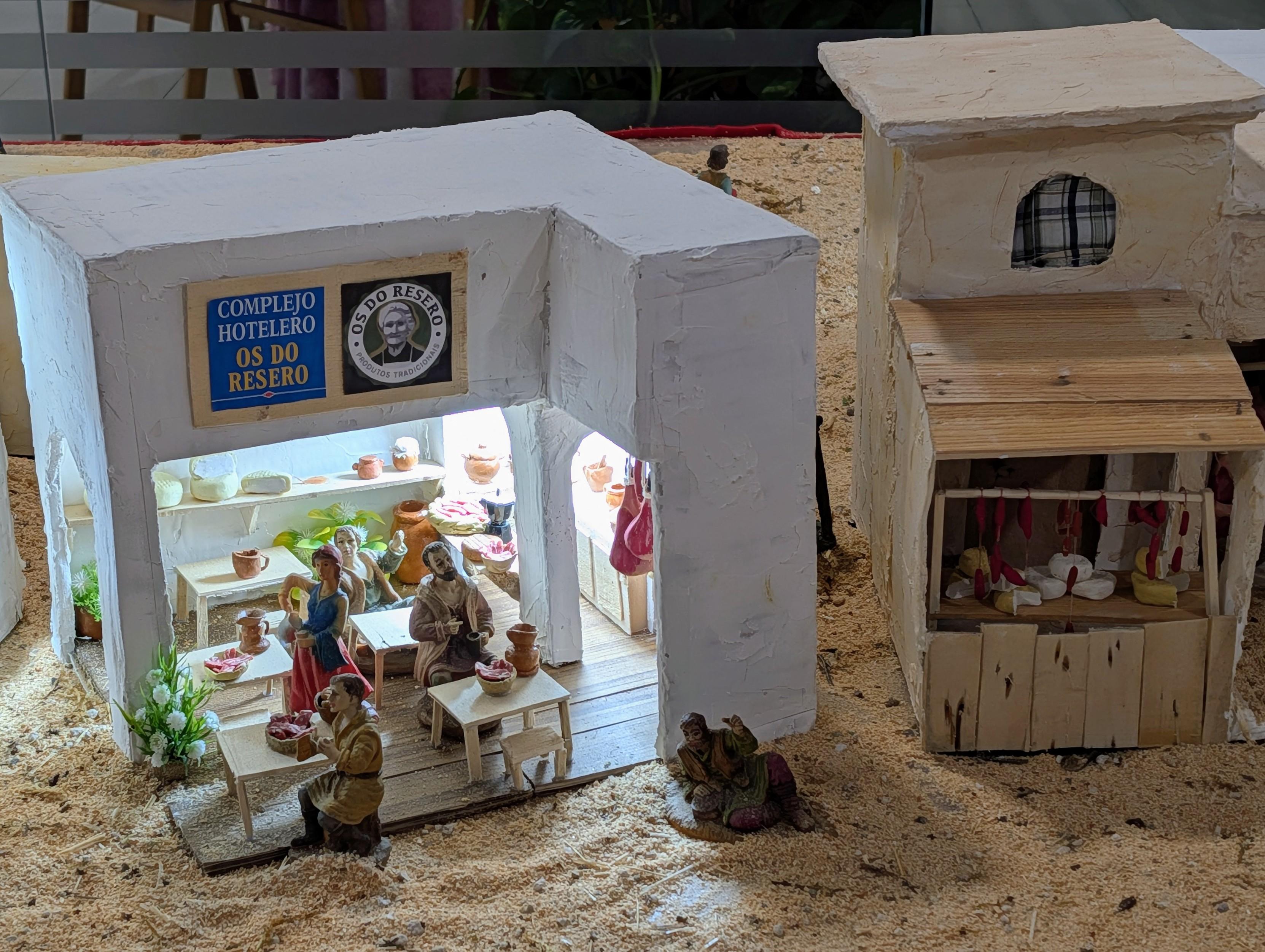 O Alcalde Luis Piña e Marta Mariño presentaron esta fin de semana o Belén de Nadal da Cañiza