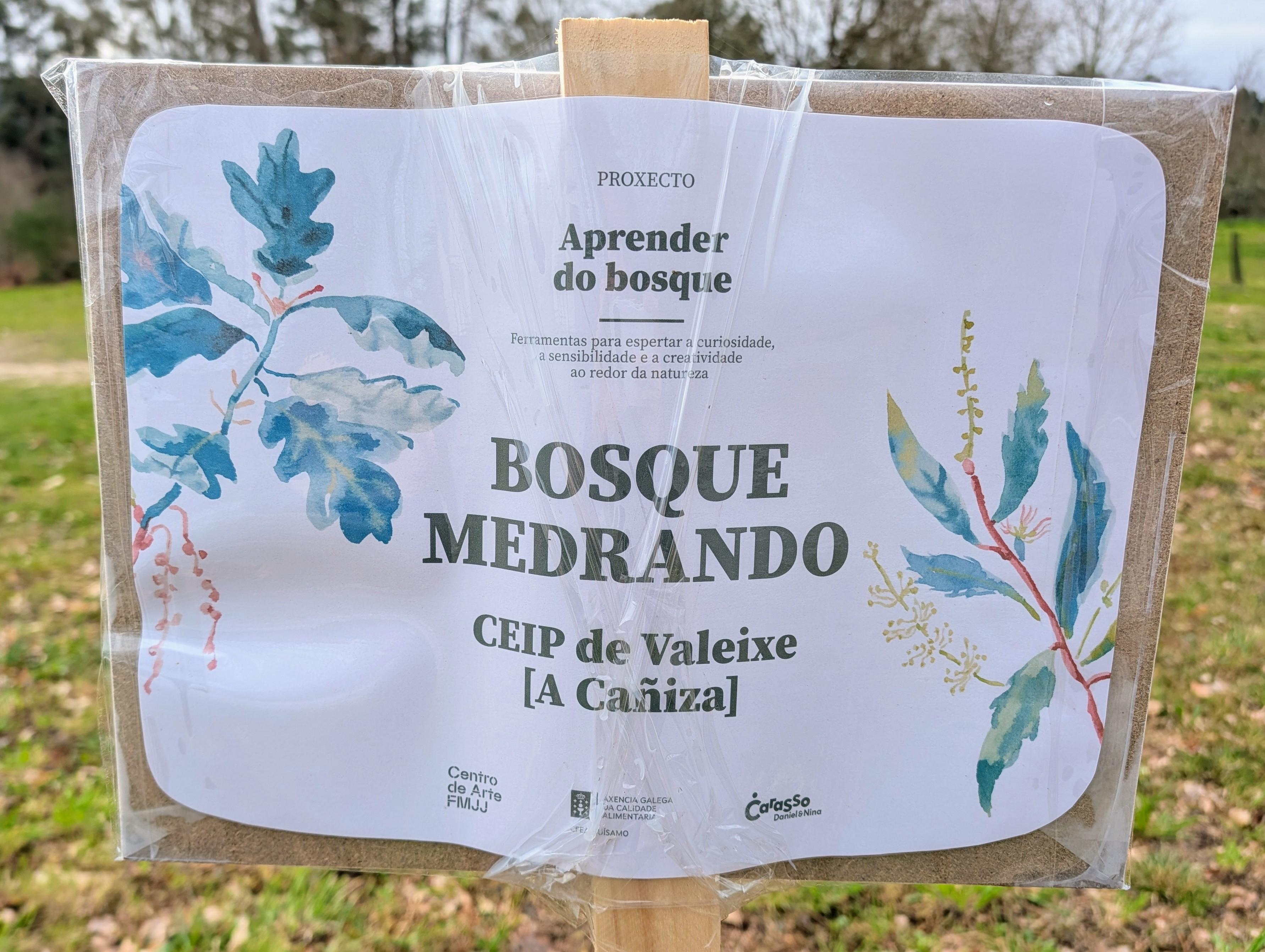 O Alcalde participa no CEIP de Valeixe nunha xornada do programa ambiental “Aprender do Bosque”  • Luis Piña visitou o CEIP de Valeixe para participar nunha xornada enmarcada no programa “Aprender do Bosque”, unha iniciativa de educación ambiental promovida pola Fundación María José Jove.  • Durante toda a visita estivo acompañado pola directora do centro, Yolanda Feijóo, e pola mestra coordinadora do proxecto, Sandra Gil.  • O centro de Valeixe foi un dos cinco centros educativos seleccionados en toda Gali