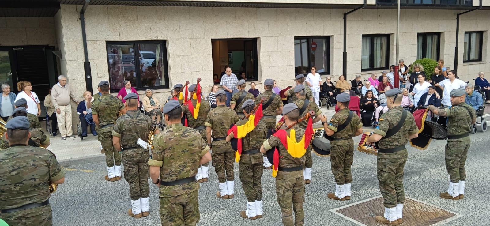 Onte A Cañiza vestiuse de gala para celebrar a procesión na honra do Santísimo Cristo da Agonía e da Nosa Señora A Virxe dos Dolores
