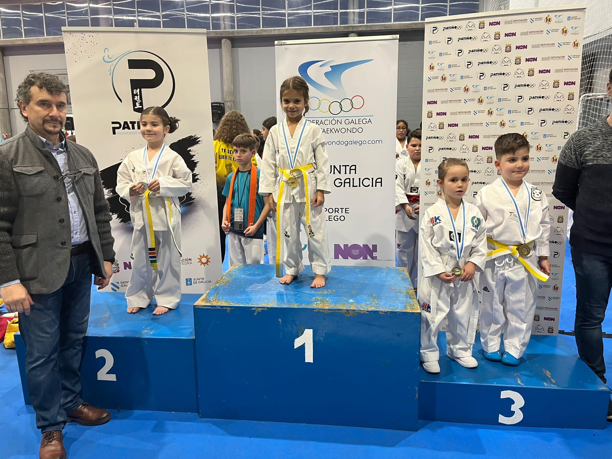 Os alumnos de taekwondo da Cañiza consiguen novos triunfos