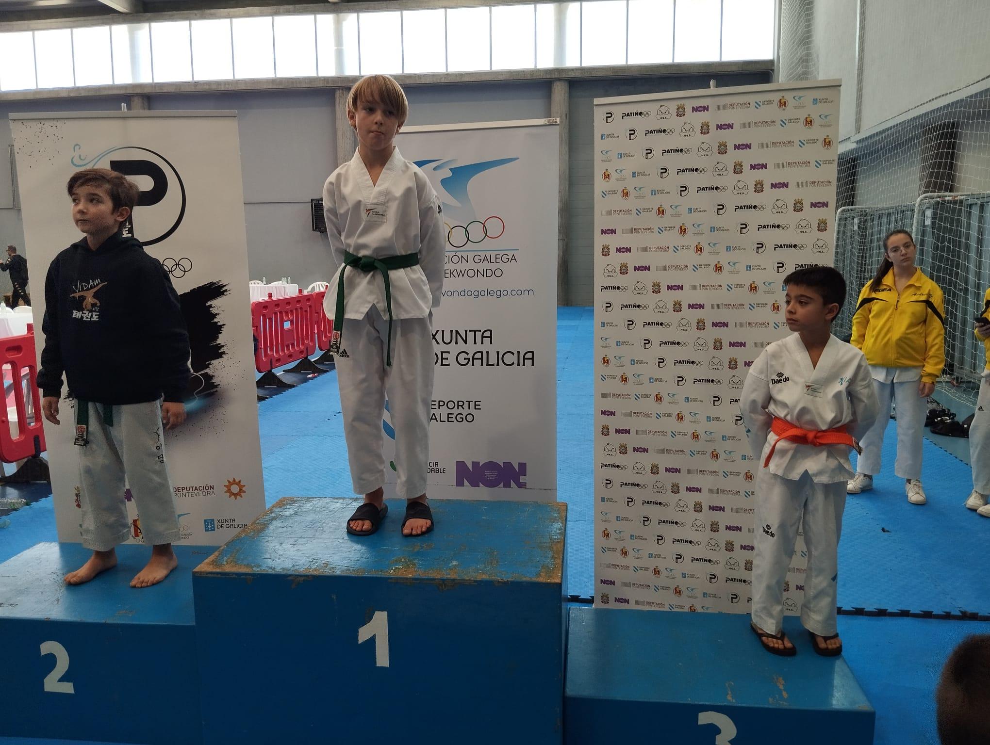 Os alumnos de taekwondo da Cañiza consiguen novos triunfos