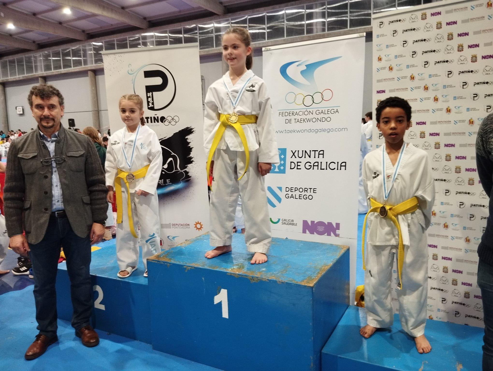 Os alumnos de taekwondo da Cañiza consiguen novos triunfos