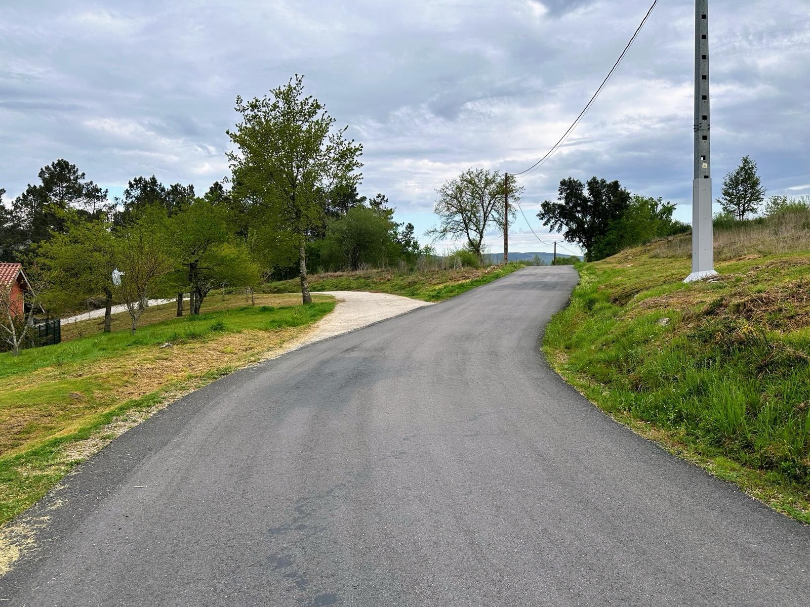 O Alcalde visita as obras de mellora das pistas municipais incluídas no  PLAN CAMIÑOS 2024/2025, cun investimento de 112.655,01€