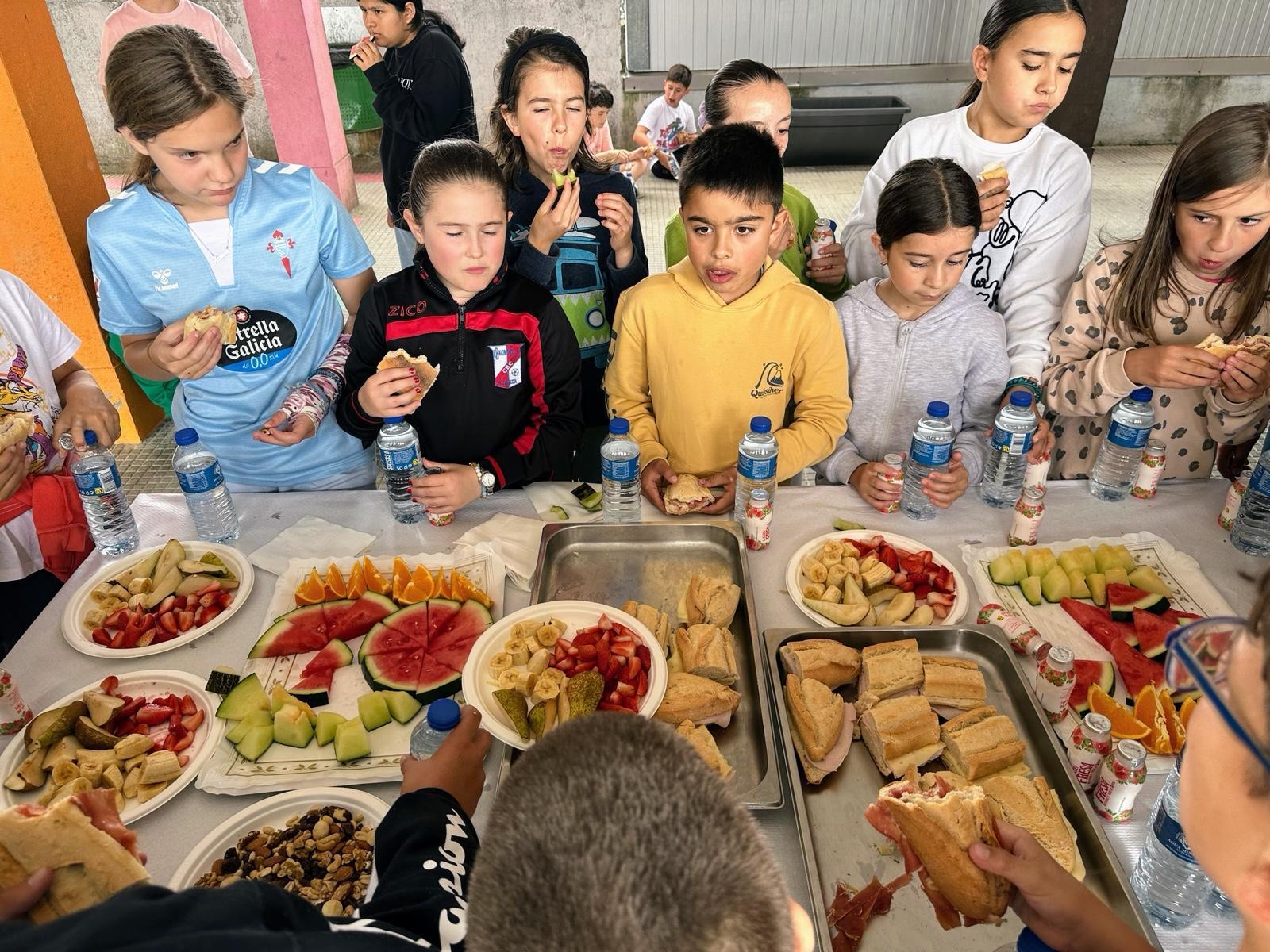 O Alcalde Luis Piña inaugura as III xornadas de “almorzos saudables” nos centros escolares da Cañiza