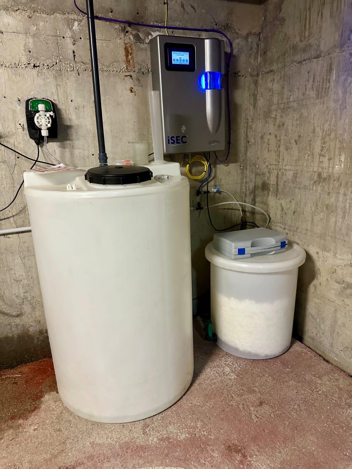 O Alcalde visita as instalacións da piscina climatizada tras a finalización das obras de renovación integral dos sistemas de depuración