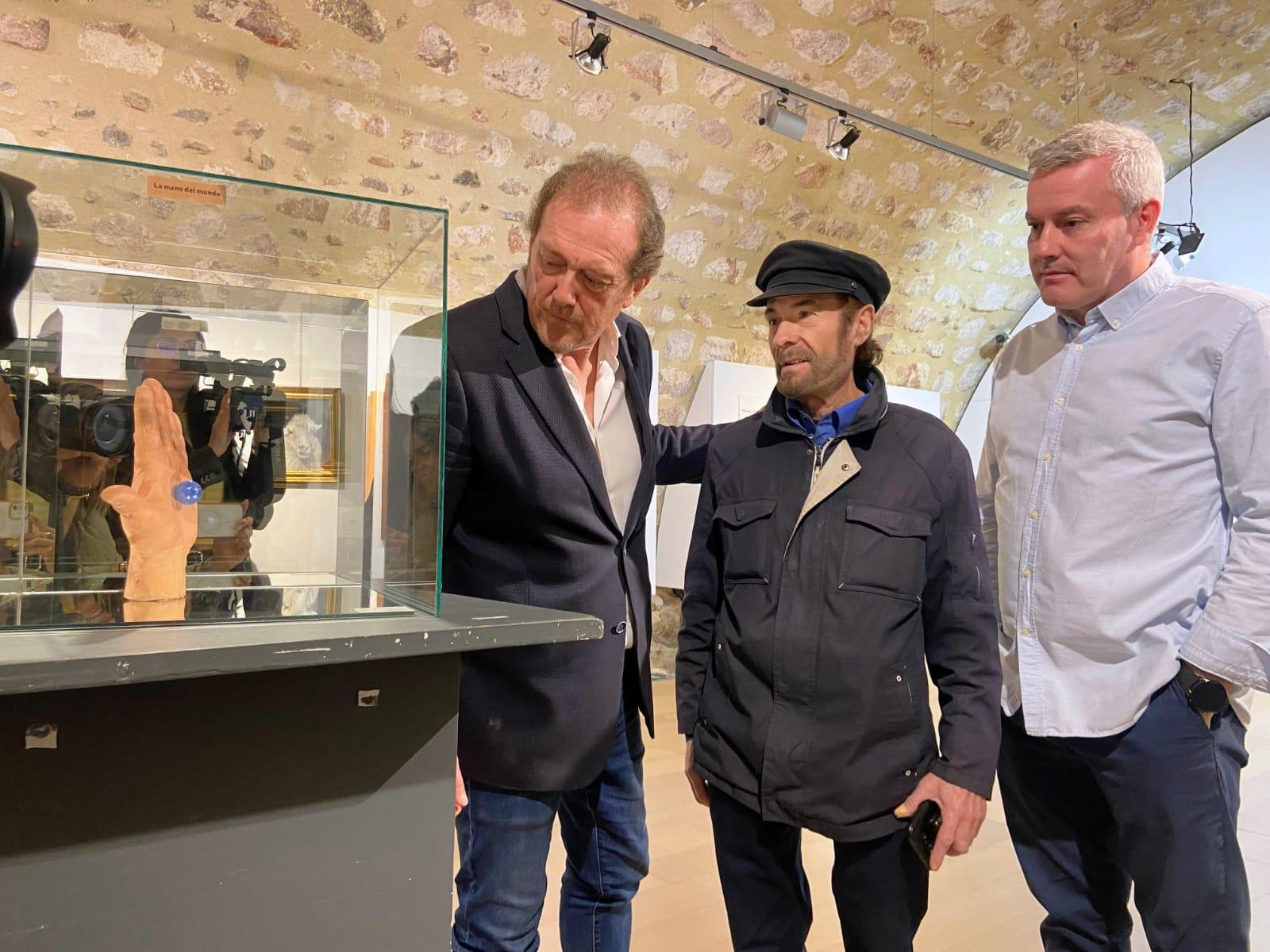 O Alcalde Luis Piña acompaña un ano máis ao artista Diego de Giráldez na inauguración da súa nova exposición en Ávila  O pasado luns inaugurouse no Episcopio de Ávila a exposición “La esencia del pensamiento. Realismo NAS” do artista canicense Diego de Giráldez, unha mostra organizada polo Concello de Ávila que poderá visitarse do 18 ao 31 de maio de 2026. O acto inaugural estivo presidido polo concelleiro de Cultura do Concello de Ávila, Ángel Sánchez, e contou coa presenza do Alcalde da Caniza, Luis Piña,