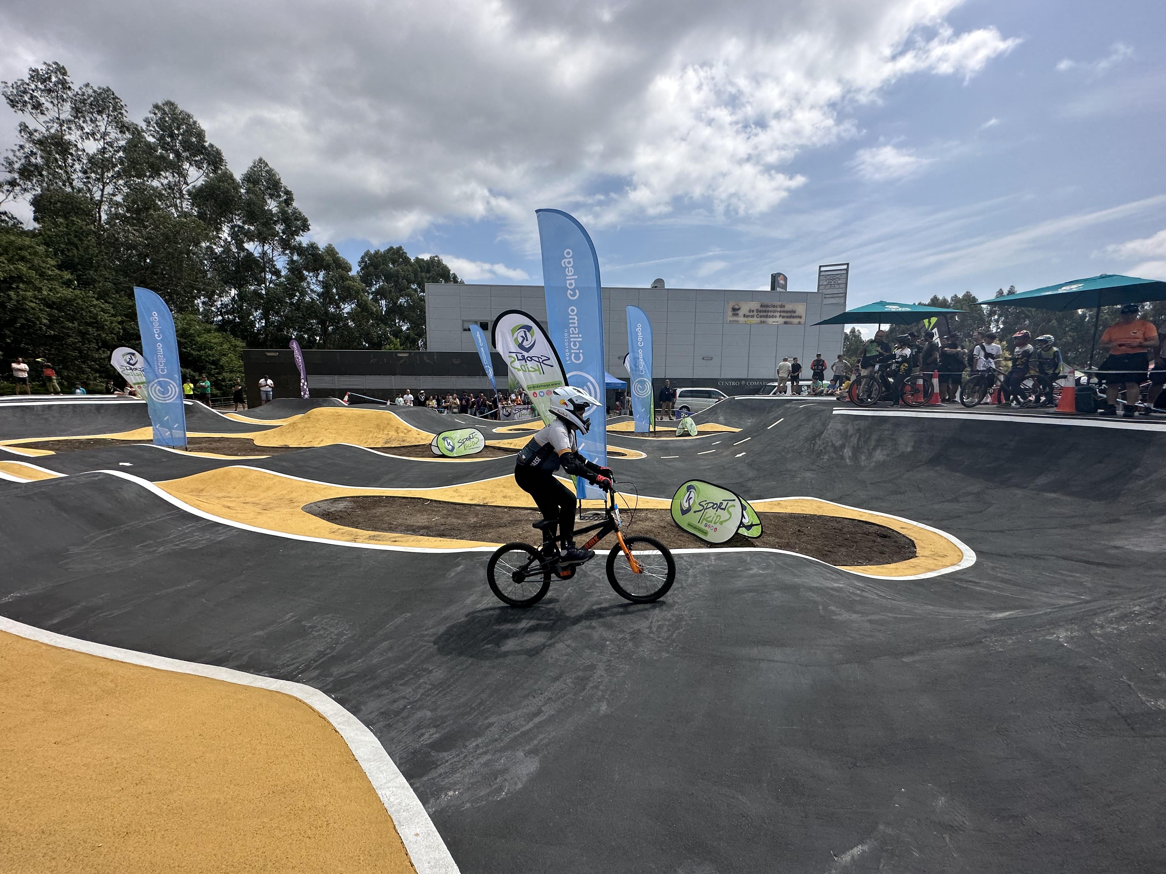 Éxito de organización e participación na 1ª competición da COPA GALICIA de PUMPTRACK  celebrada nas novas pistas deportivas da Cañiza
