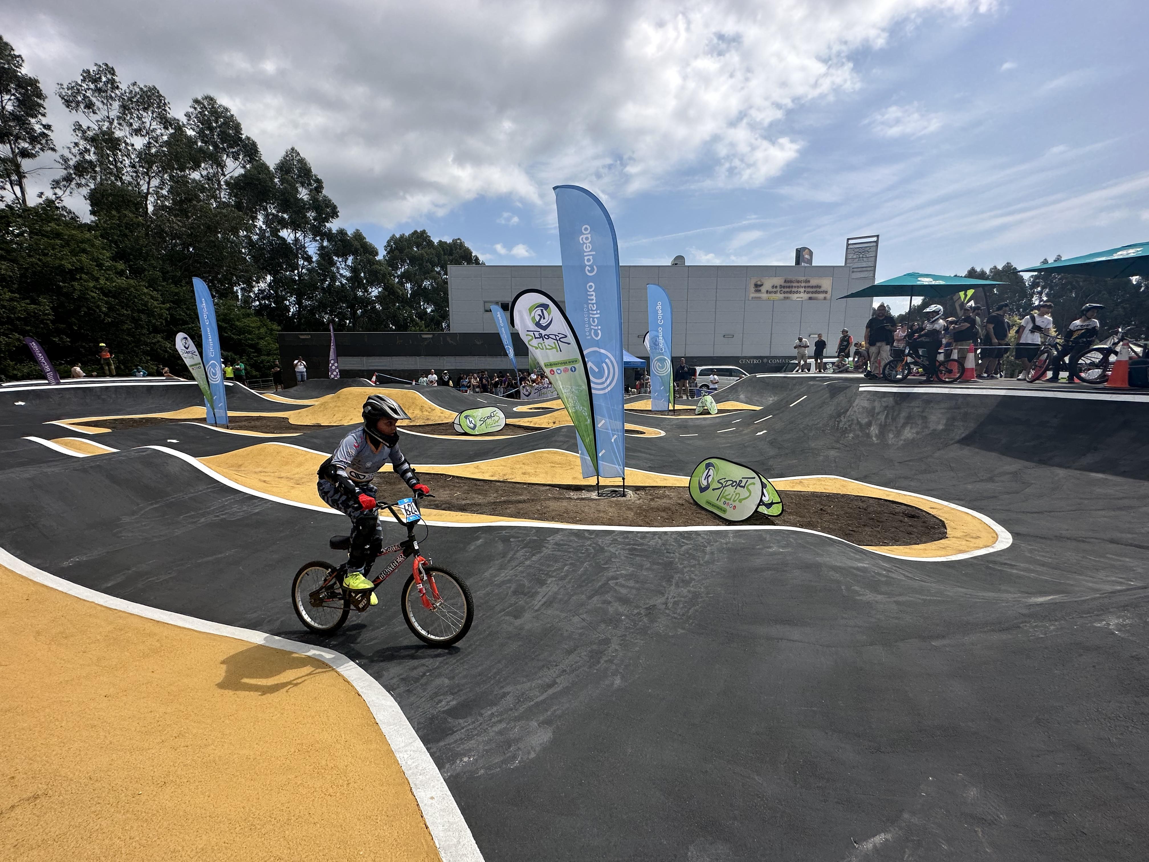 Éxito de organización e participación na 1ª competición da COPA GALICIA de PUMPTRACK  celebrada nas novas pistas deportivas da Cañiza
