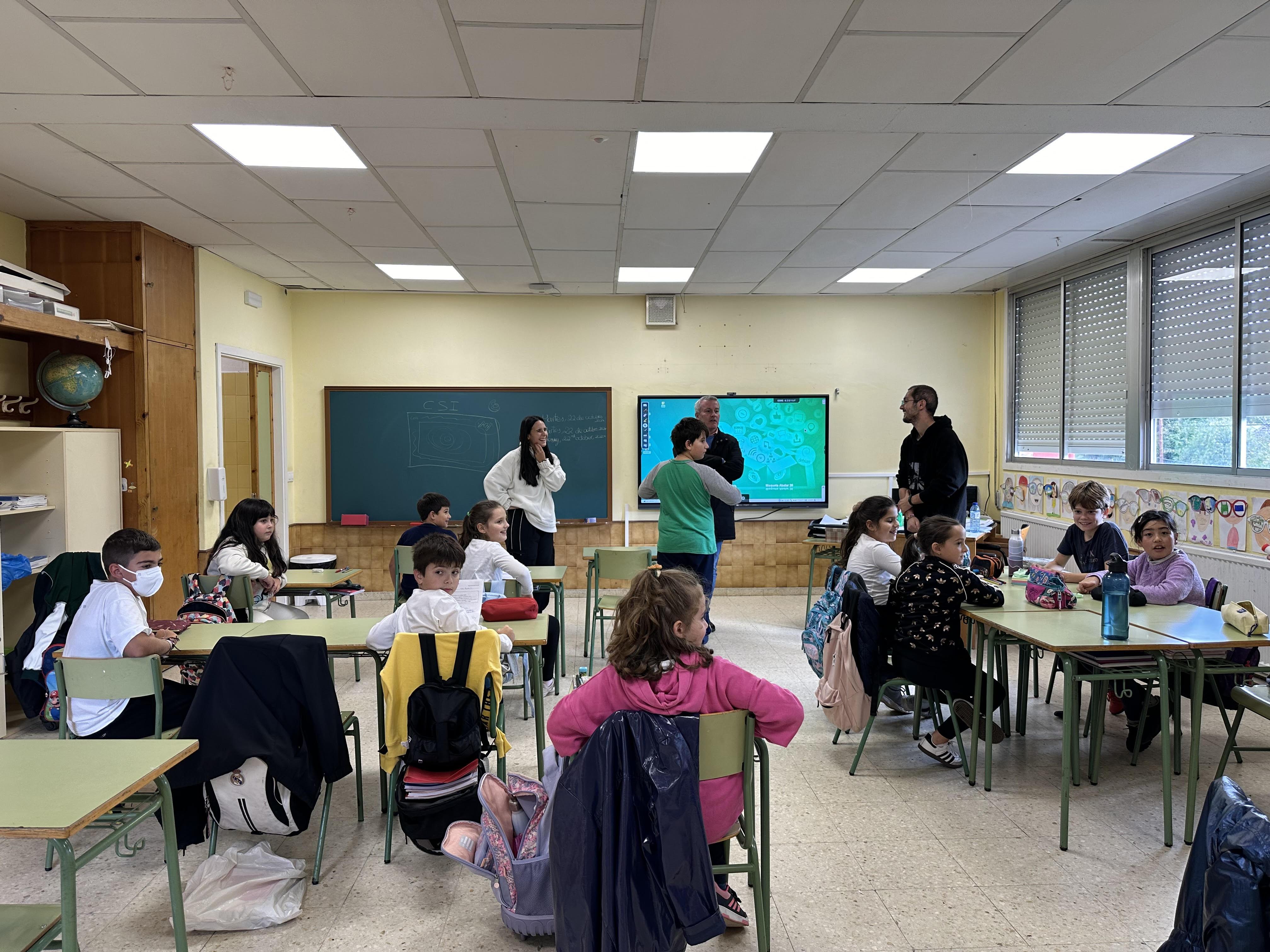 O Alcalde visita os centros escolares de Valeixe e A Cañiza para escoitar da man das súas Directoras como transcorreu o inicio deste novo curso escolar