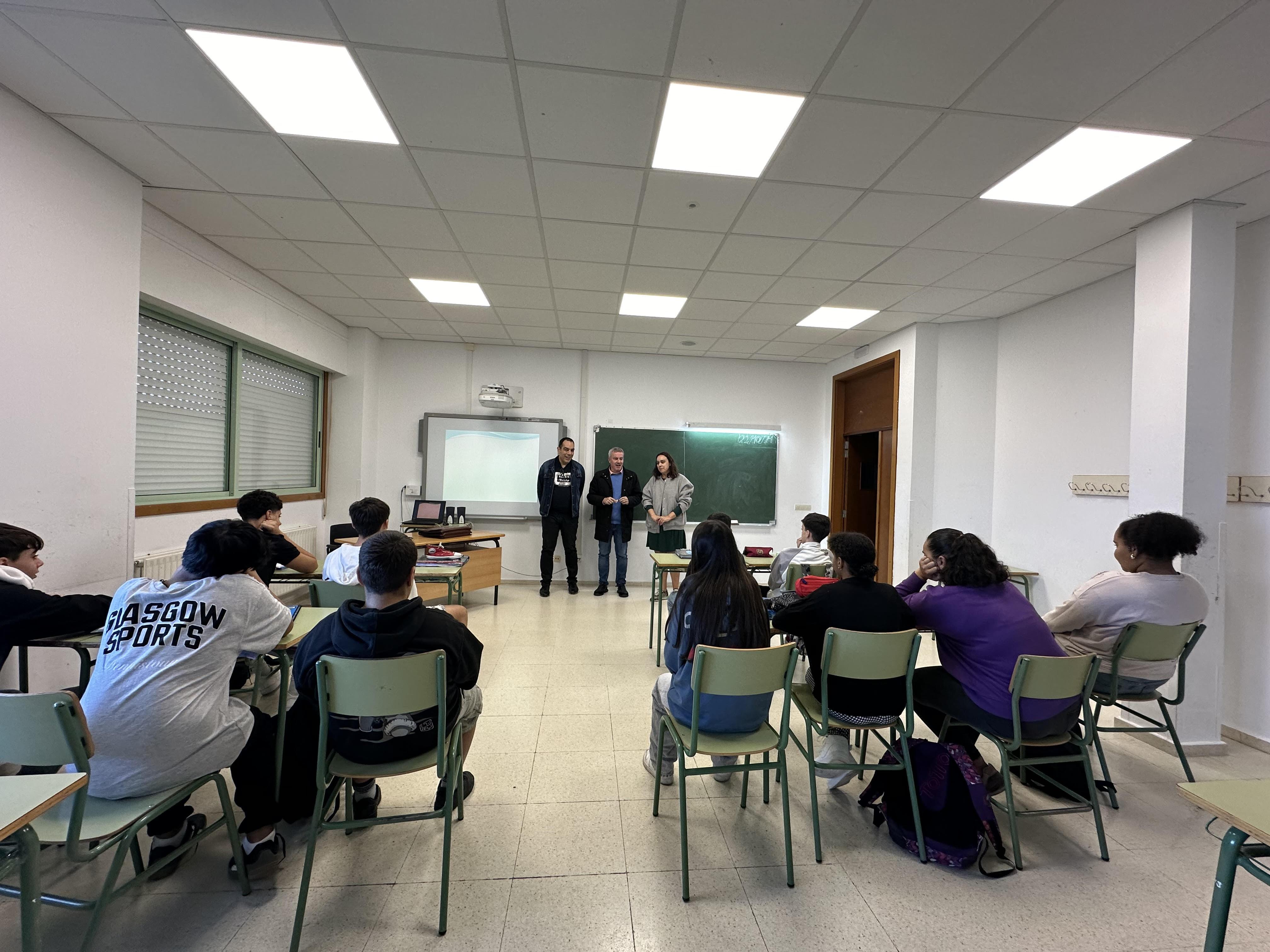 O Alcalde visita os centros escolares de Valeixe e A Cañiza para escoitar da man das súas Directoras como transcorreu o inicio deste novo curso escolar