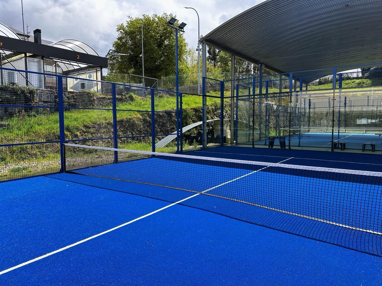 Hoxe visitamos a nova pista de padel, subvencionada ao 100% pola Xunta de Galicia cunha axuda de  42.997,08 €