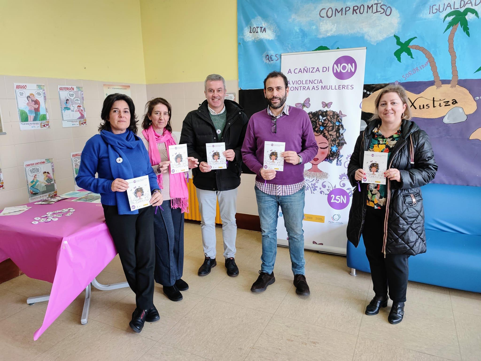 Con motivo deste 25N repartimos en todos os nosos centros educativos o material da campaña de sensibilización deseñado para este ano e colocamos «Puntos Violetas» nos centros educativos de secundaria.  O «Punto Violeta» é un espazo de información, sensibilización e visibilización sobre a violencia de xénero e as diferentes formas, características e os recursos para a súa atención.