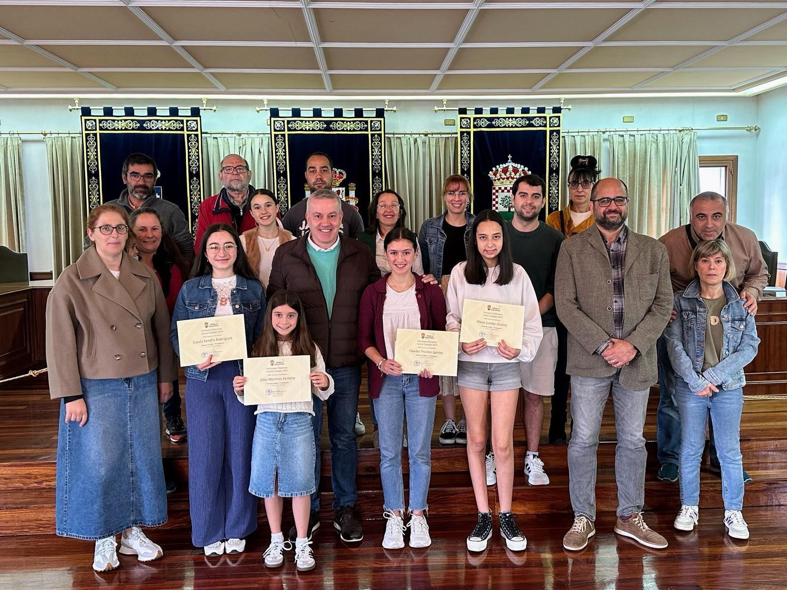 O Alcalde entrega os premios de poesía e relato dos certames literarios “LETRAS GALEGAS 2025”