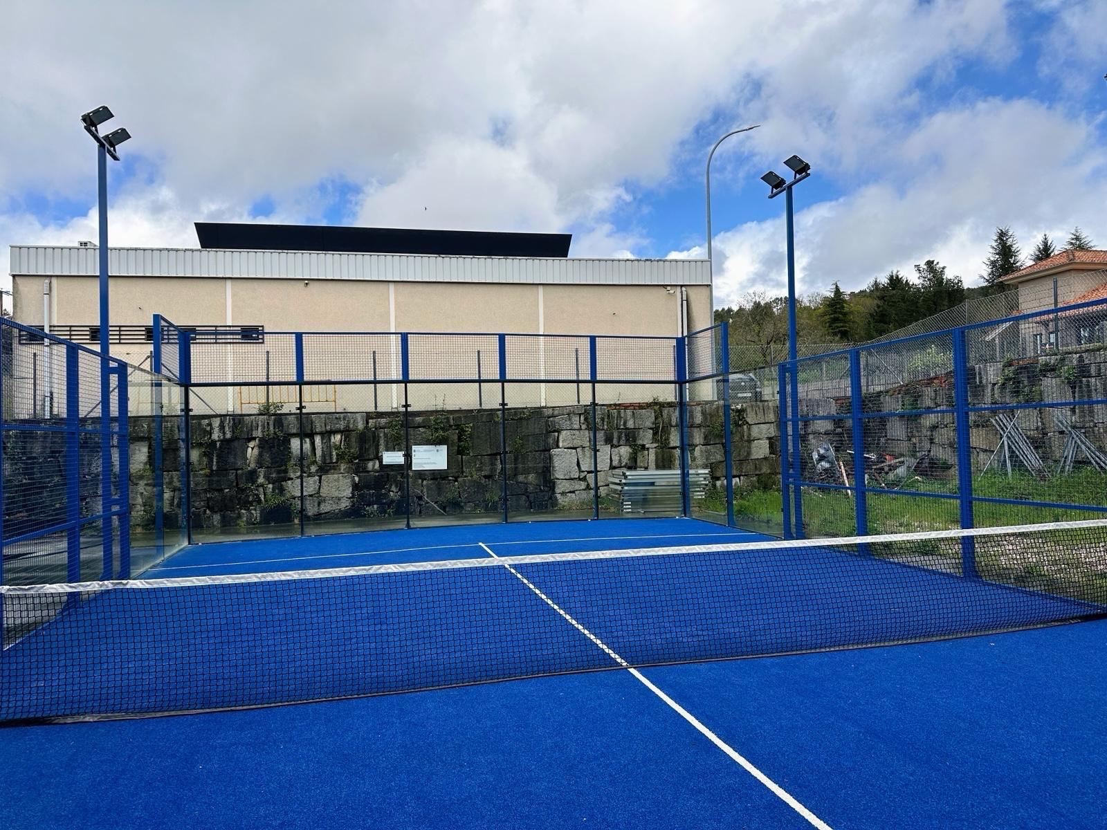 Hoxe visitamos a nova pista de padel, subvencionada ao 100% pola Xunta de Galicia cunha axuda de  42.997,08 €