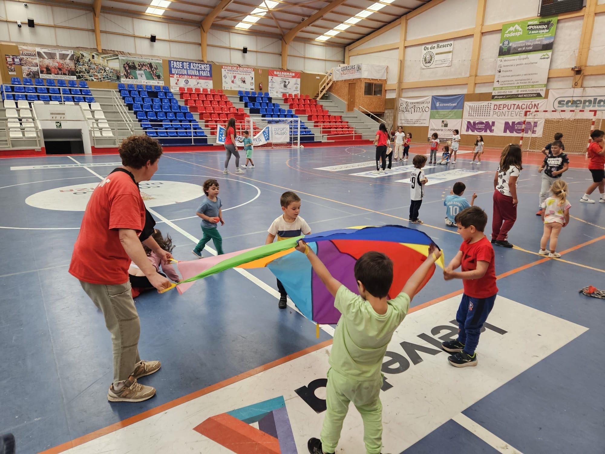 Visita ás nenas e nenos do Campamento Urbano 2024