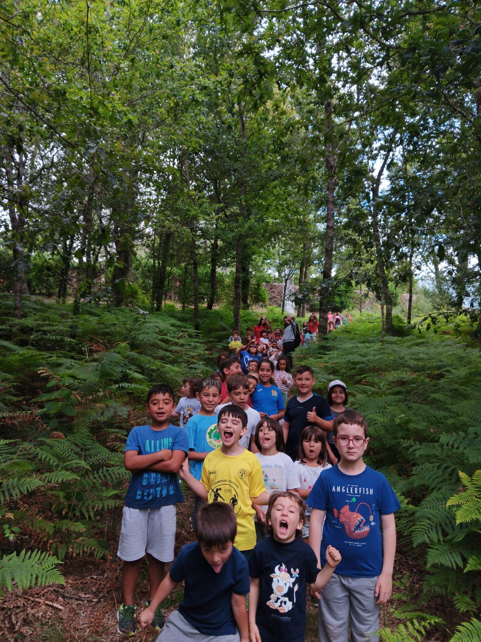 Visita ás nenas e nenos do Campamento Urbano 2024