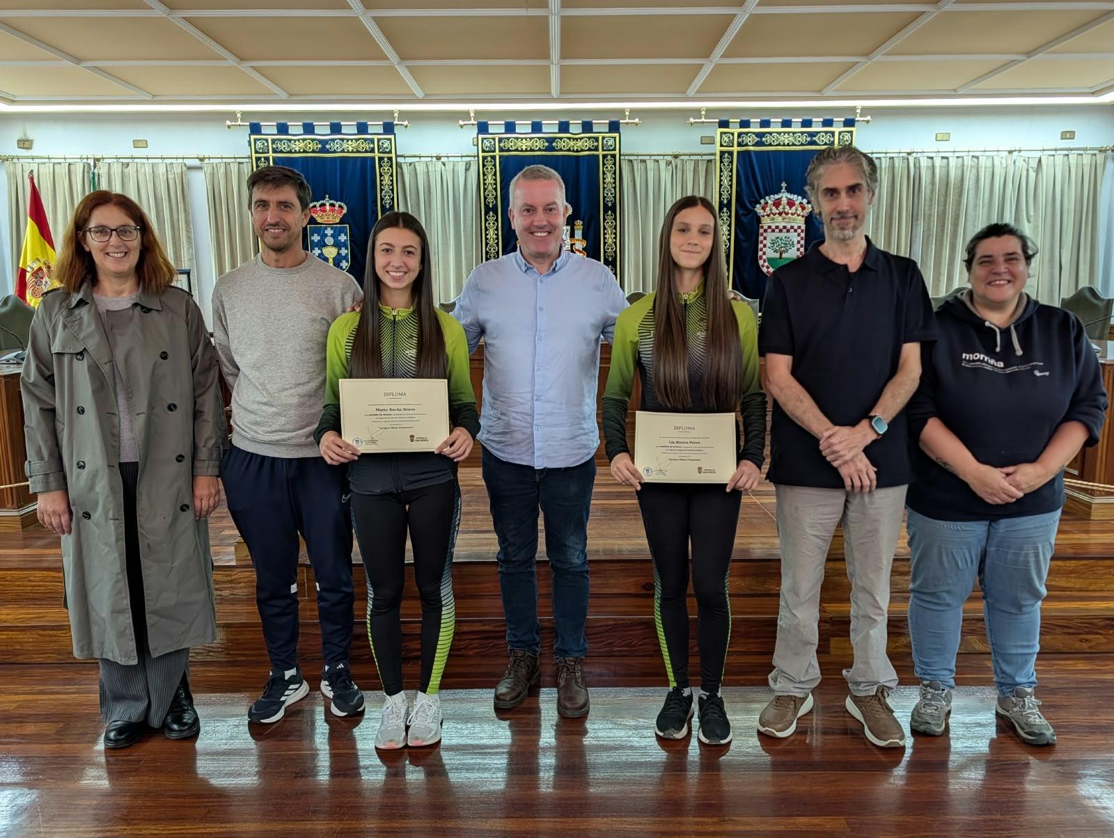 Recepción no Concello ás deportistas María Rocha e Lía Rivera tras conseguir a medalla de bronce na Copa de Europa de Patinaxe celebrada en Figueres