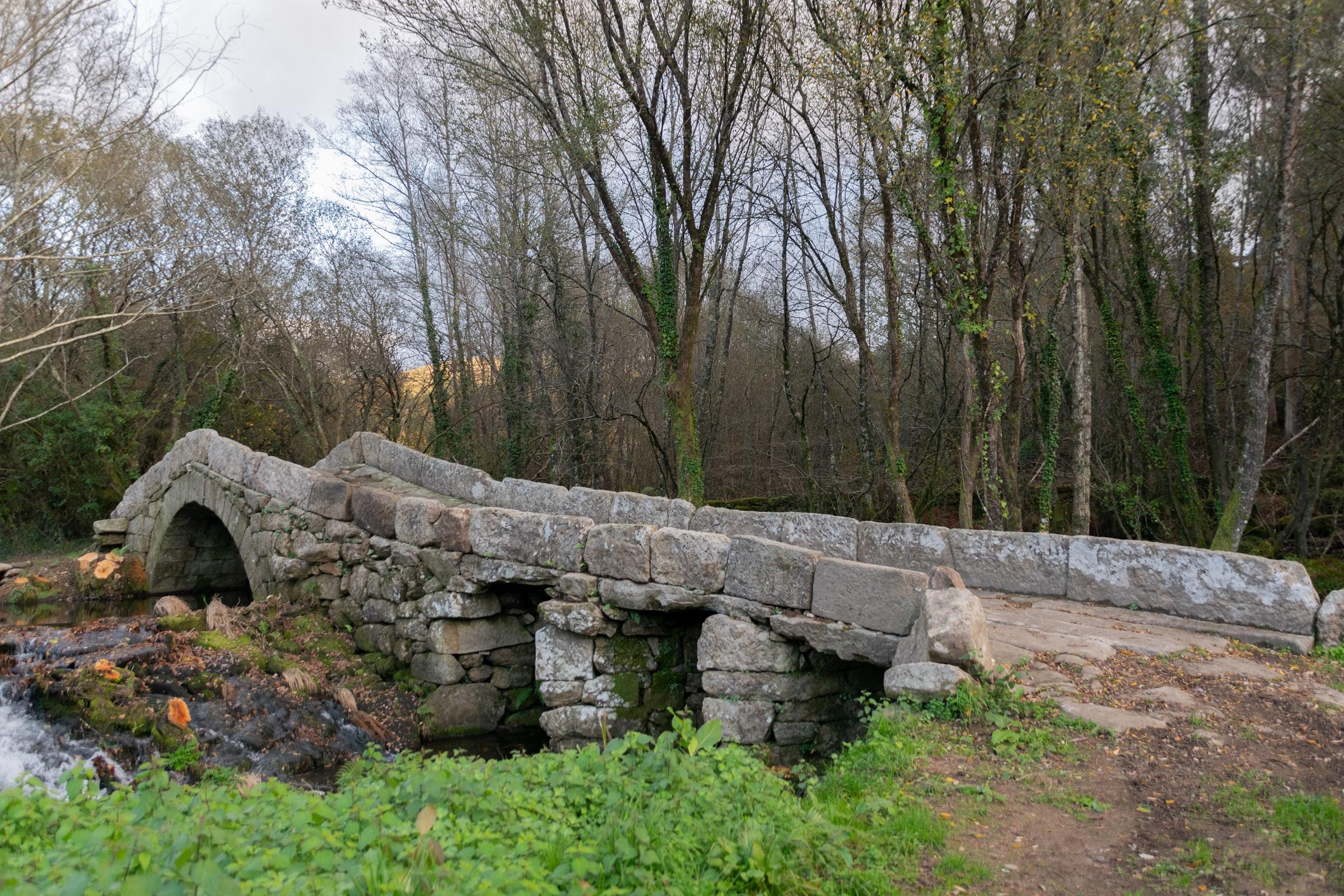 Andaina « Ruta dos Arrieiros - Ponte de Noceifas e miradoiro do Monte Lapido » na parroquia do Couto