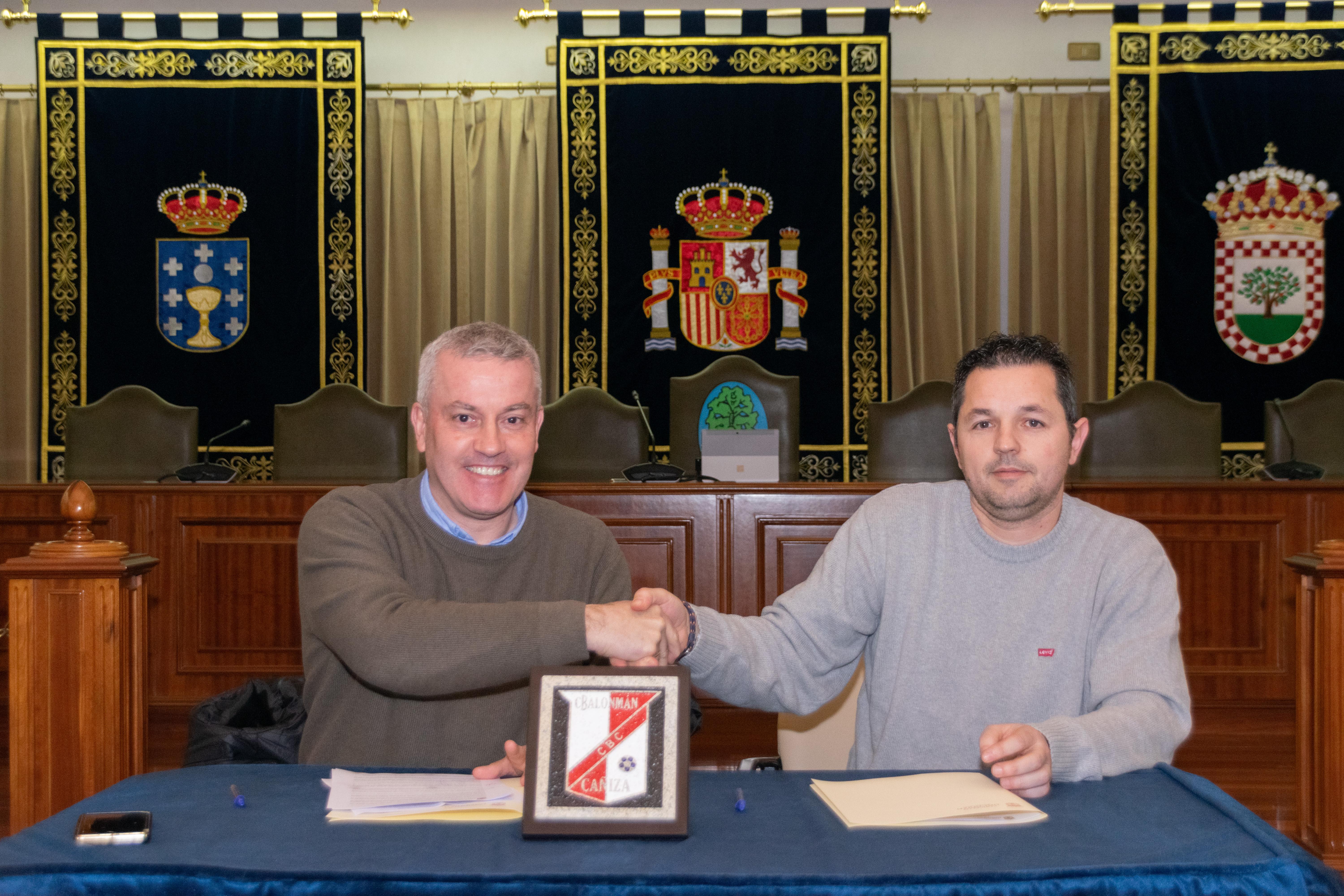 O Concello e o Club Balonman Cañiza asinan un novo convenio de colaboración para continuar traballando polo deporte neste 2025.