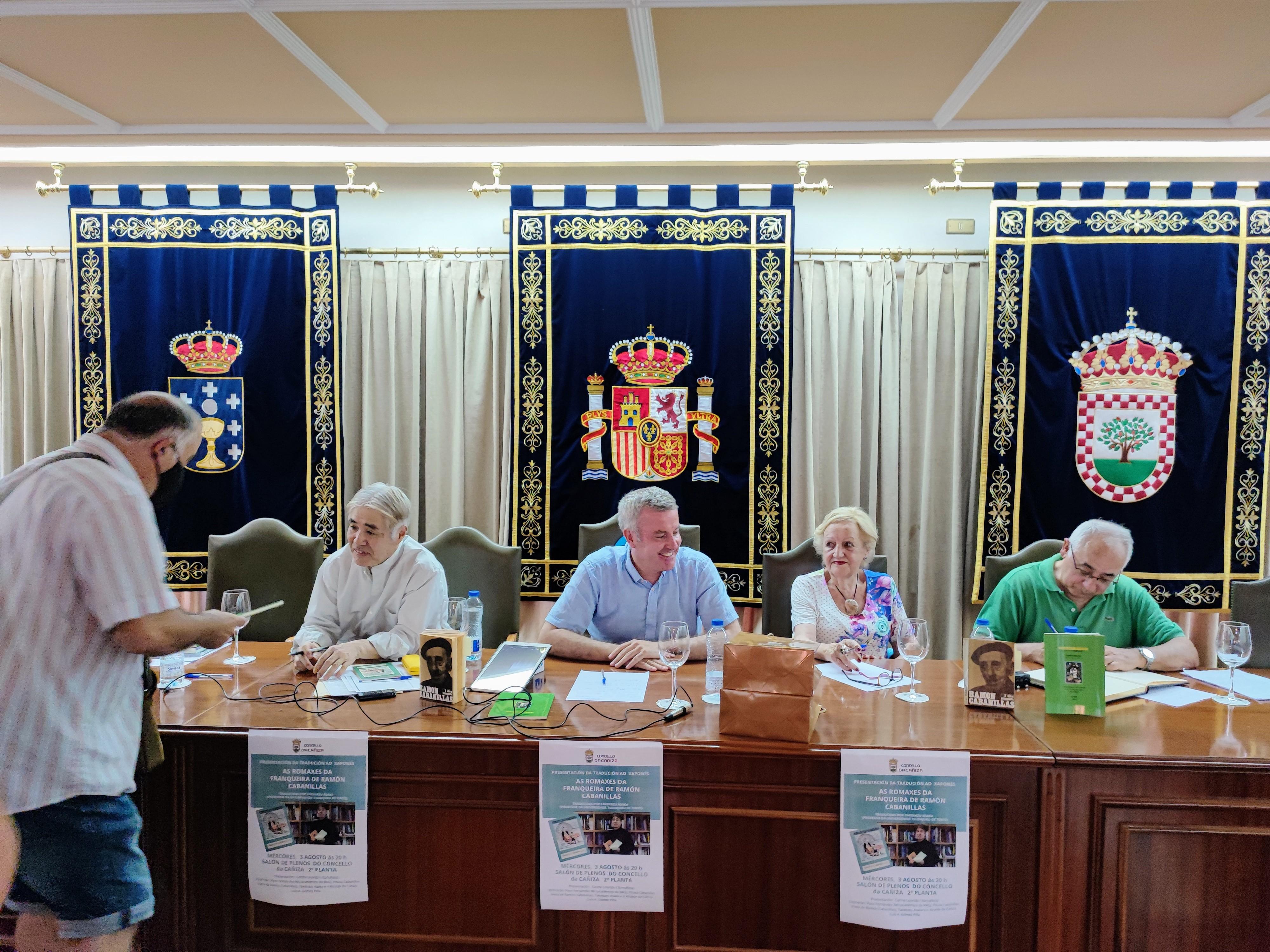 A Cañiza tivo a honra de acoller na súa Casa Consistorial á neta do poeta galego Ramón Cabanillas, Pitusa Cabanillas, e ao lingüista xaponés Takekazu Asaka, profesor  de filoloxía románica na Universidade de Tokio.