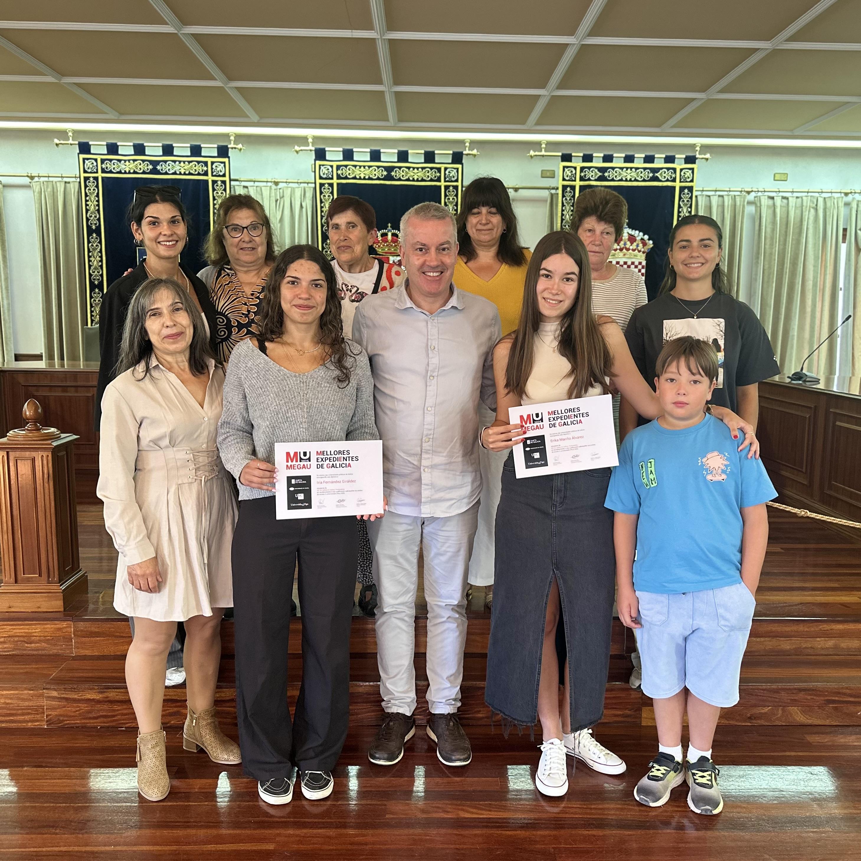 O Alcalde Luis Piña ofreceu unha recepción a Érika Mariño Álvarez e Iria Fernández Giráldez, alumnas do IES da Cañiza, en recoñecemento á súa cualificación sobresaliente nas PAU 2025