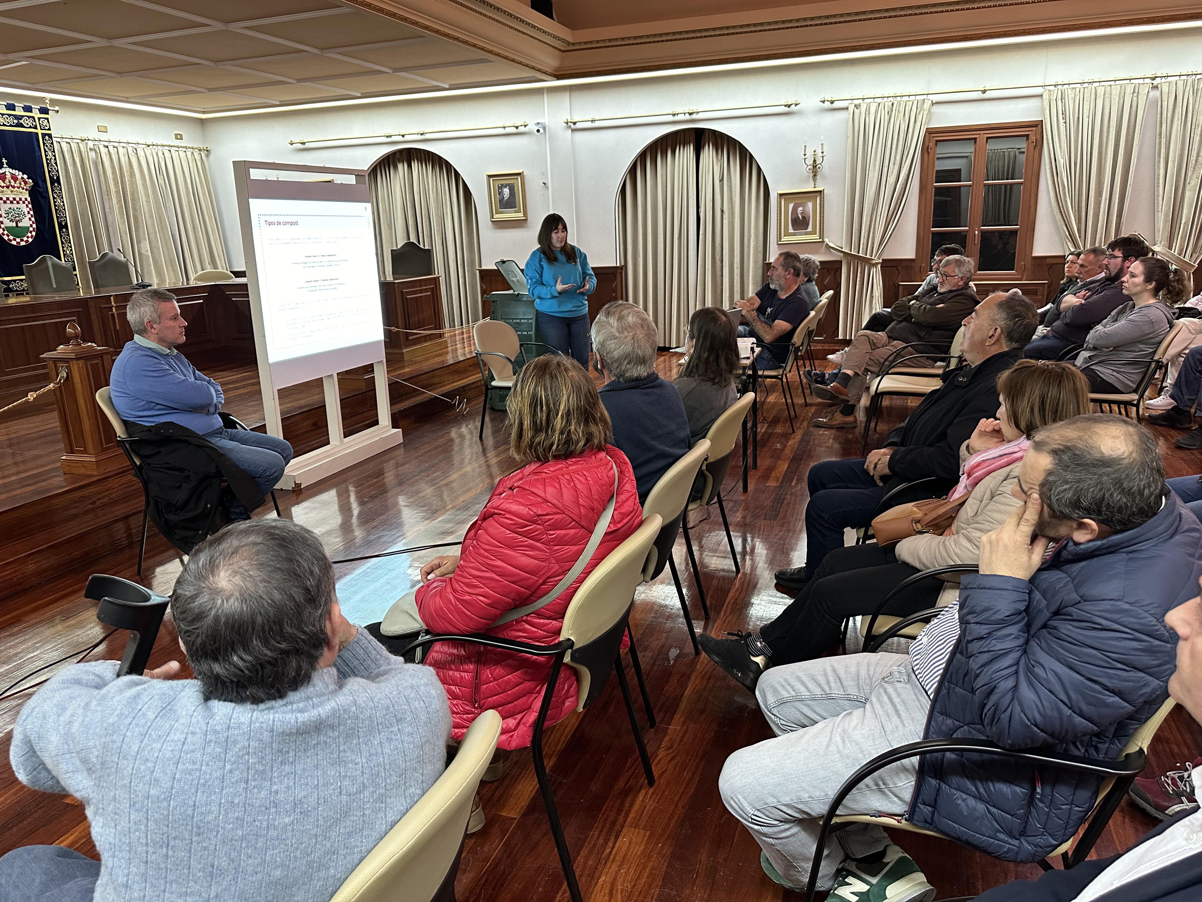 Este luns entregamos 55 novos composteiros domésticos para a reciclaxe de residuos orgánicos no rural.