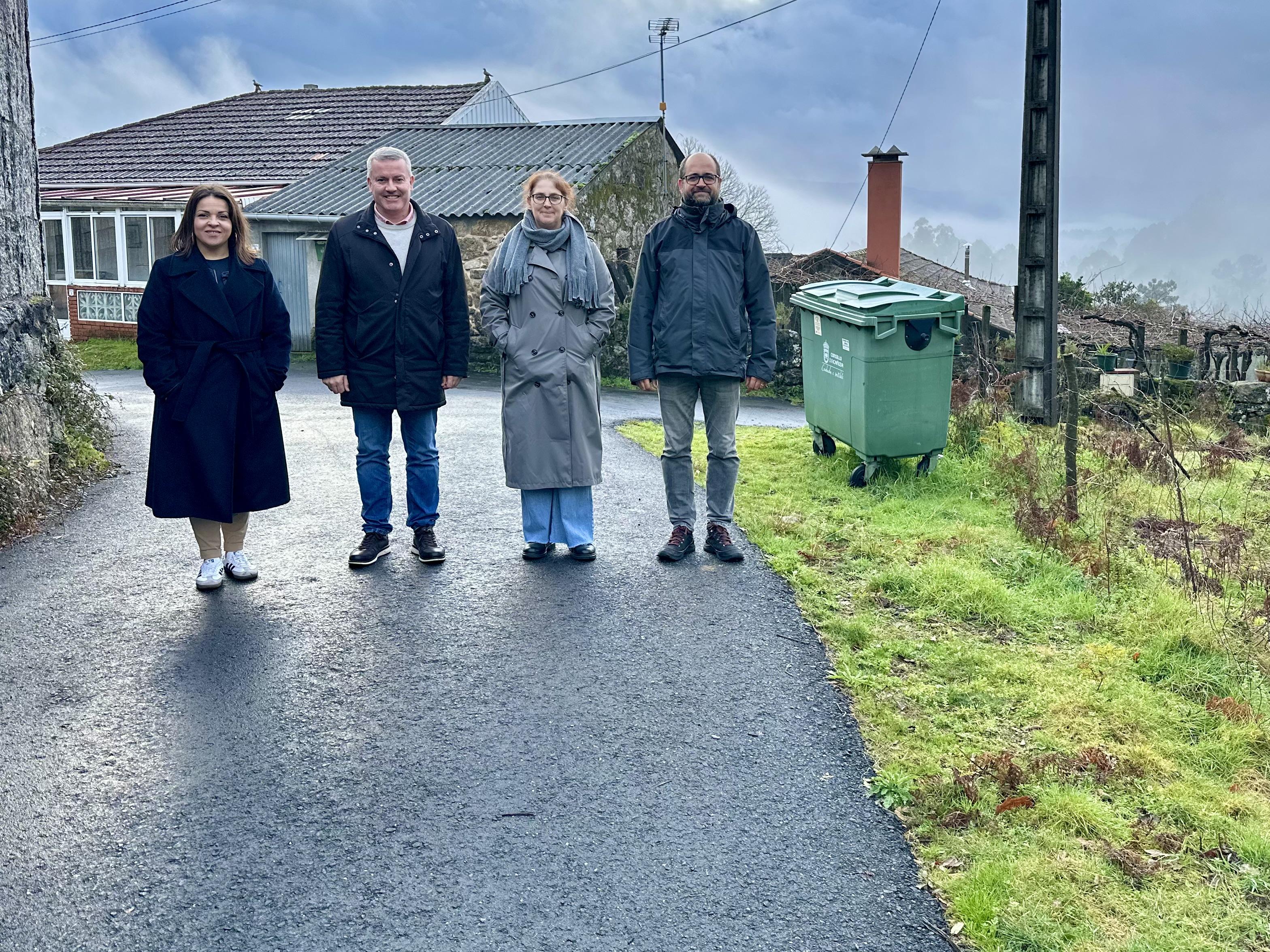 O Alcalde visita os lugares de Folgoso, Vilamide, Cigarreira, Ibia e As Poldras, na parroquia de Parada, nos que se desenvolveron importantes obras de asfaltado de camiños.