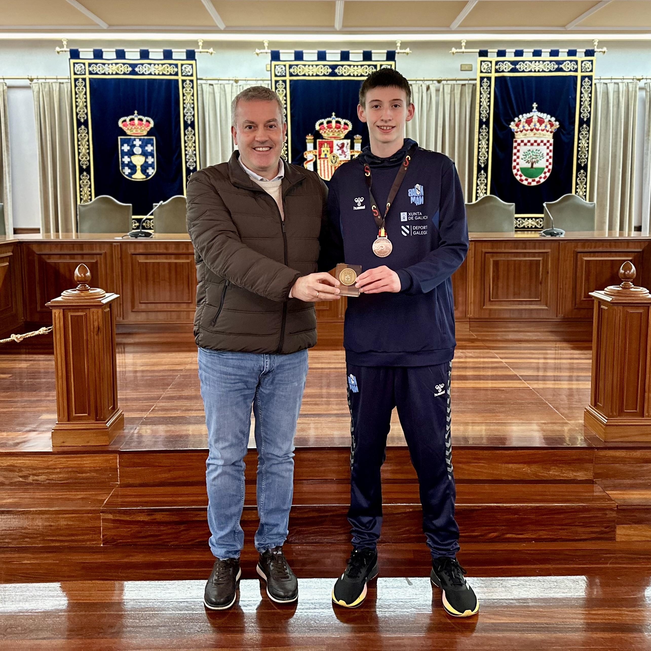 Recepción oficial na Casa Consistorial ao xove deportista SERGIO COSTAS, xogador do CLUB BALONMÁN CAÑIZA