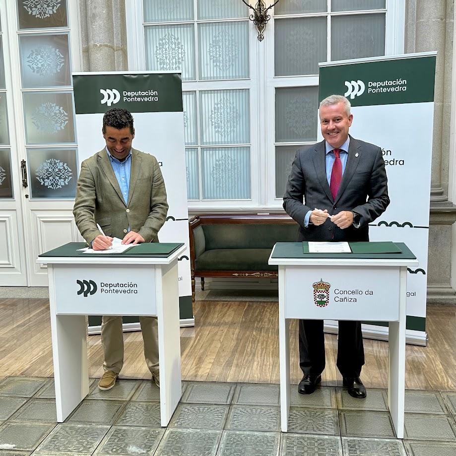 A Cañiza avanza na recuperación do espazo público coa humanización da rúa Antonio Facorro  O Alcalde da Cañiza, Luis Piña, e o presidente da Deputación de Pontevedra, Luis López Diéguez, asinaron esta mañá en Pontevedra o Convenio de Colaboración para a execución do proxecto de humanización da rúa Antonio Facorro. O acordo permitirá canalizar un investimento de 700.000 euros, achegados pola Deputación a través do «Plan Provincia Extraordinaria – Plan Extra», para financiar esta actuación estratéxica no cent