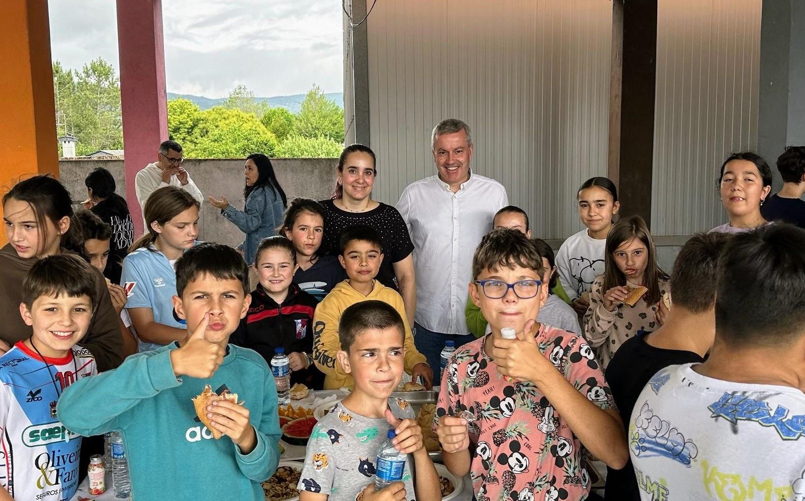 O Alcalde Luis Piña inaugura as III xornadas de “almorzos saudables” nos centros escolares da Cañiza