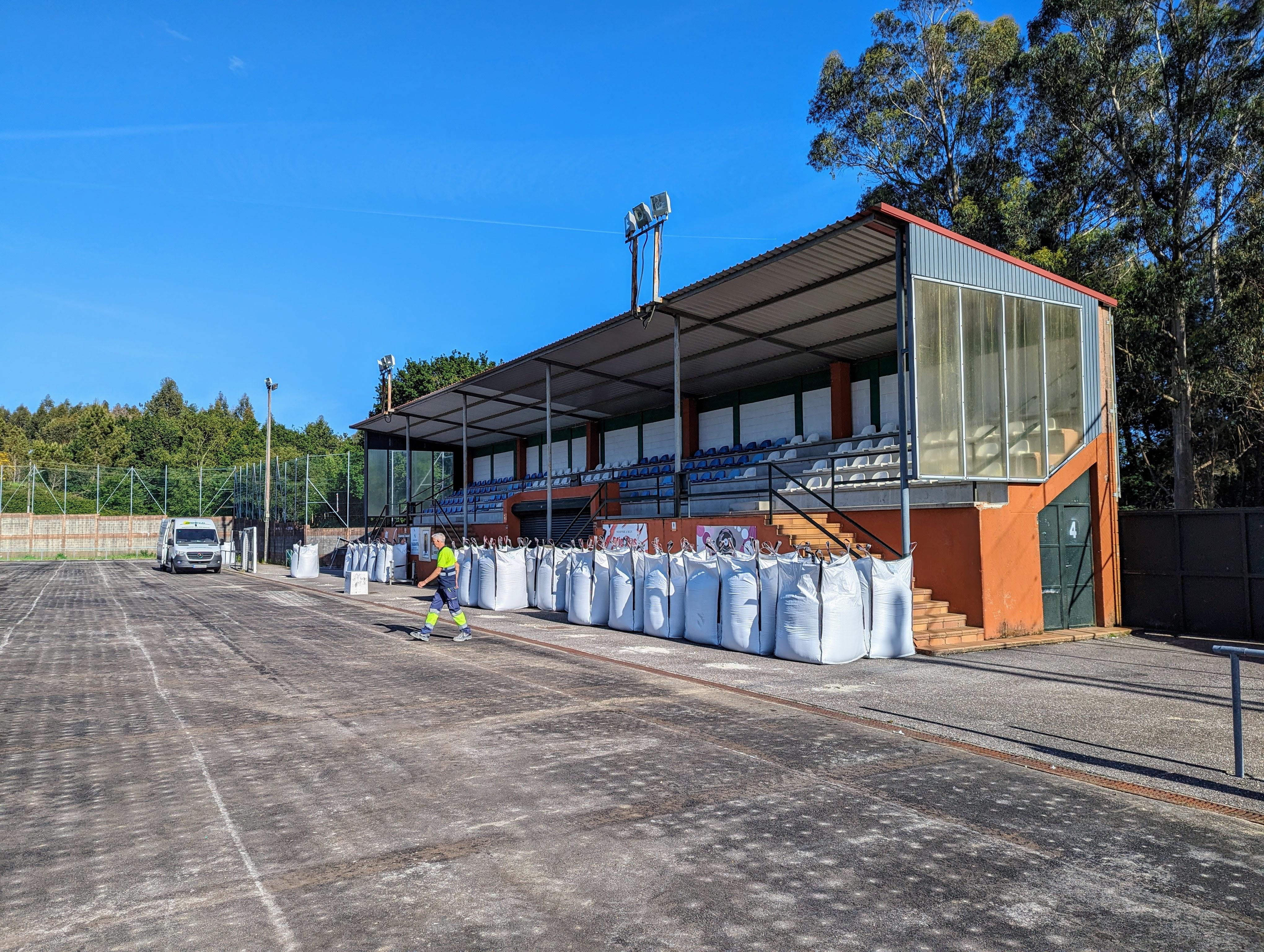 Iniciamos as obras de reforma do campo de fútbol de Augas Férreas