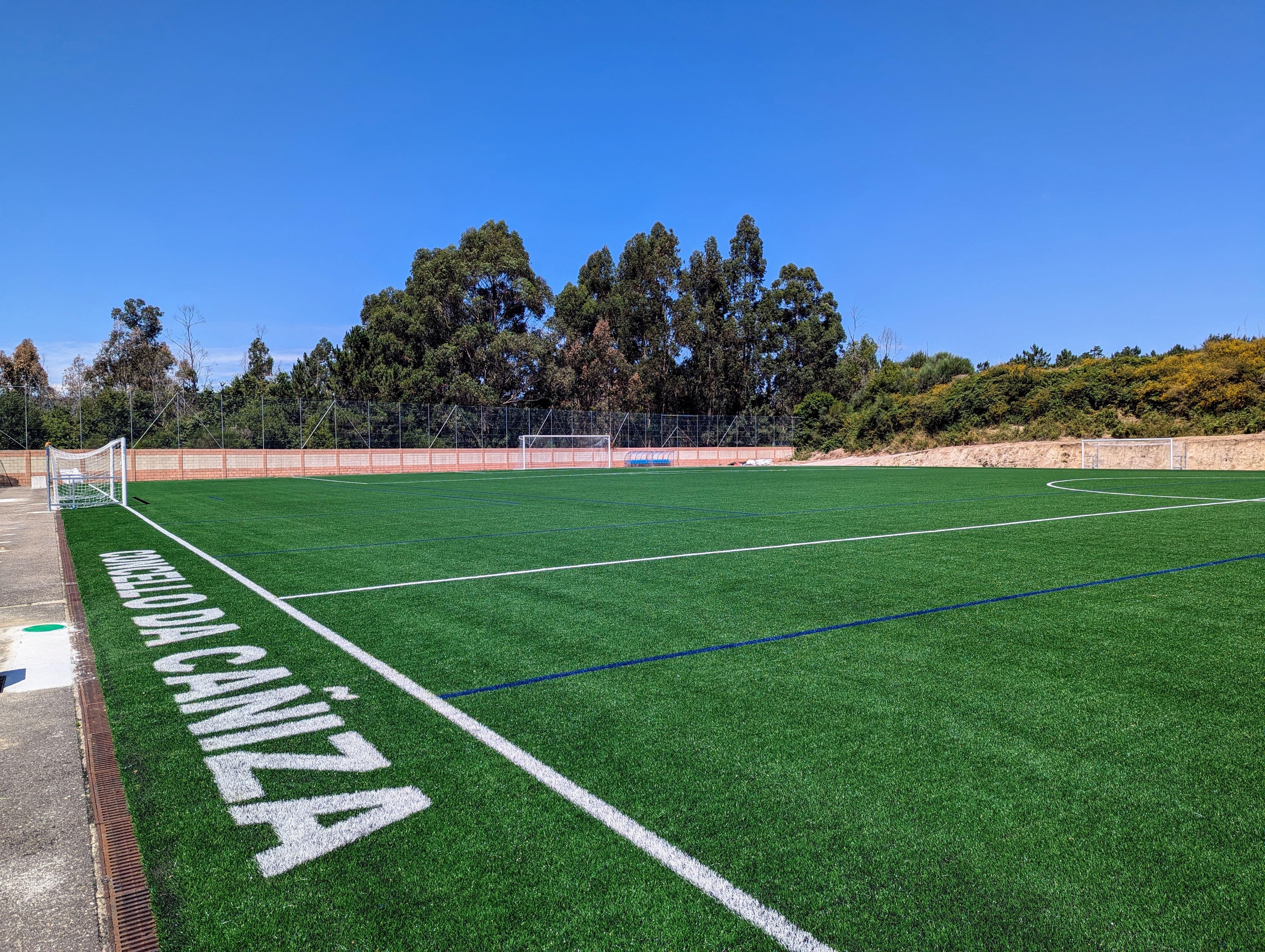 Avanzan a bo ritmo as obras de reforma do Campo de Fútbol de Augas Férreas