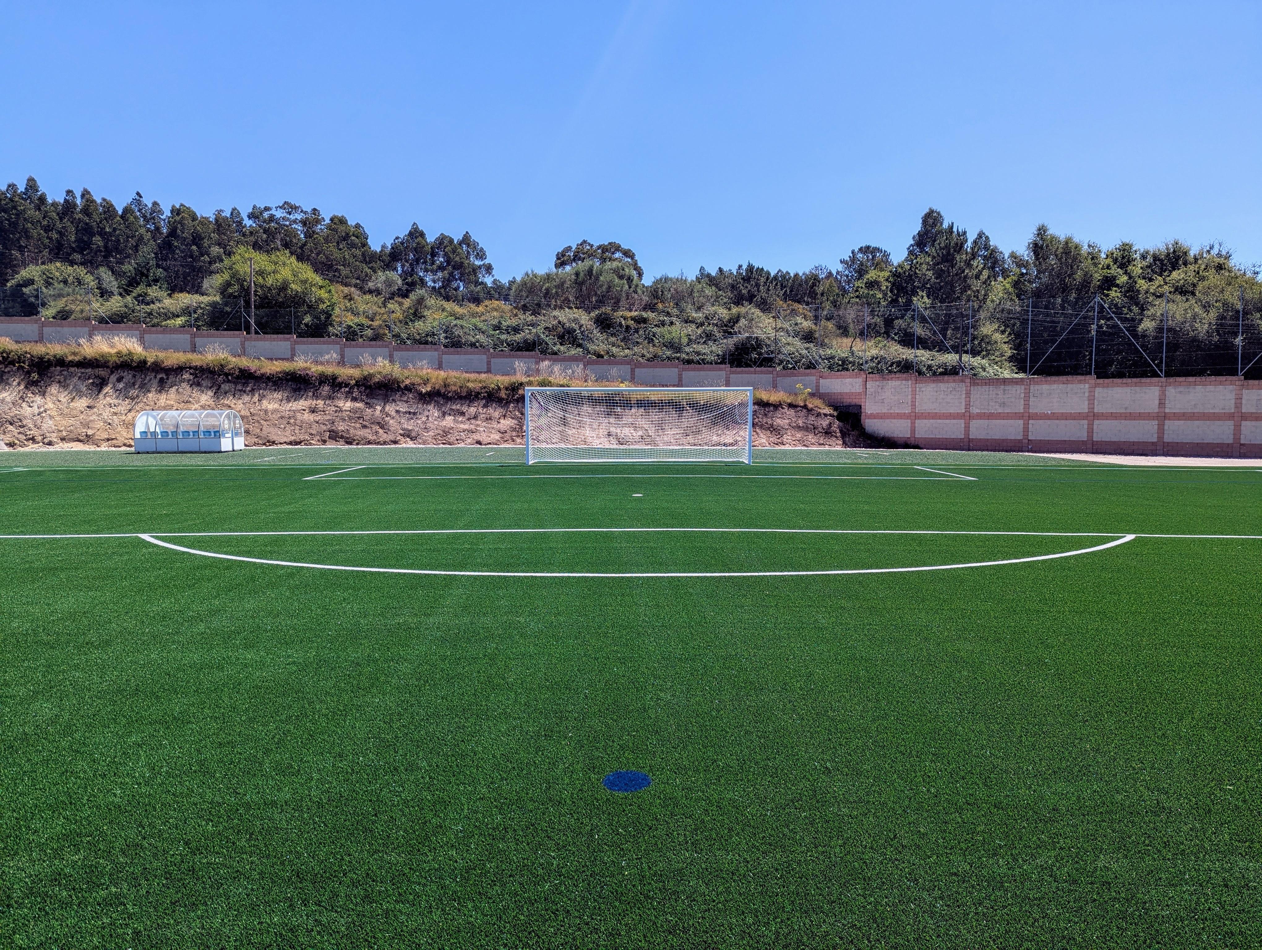 Avanzan a bo ritmo as obras de reforma do Campo de Fútbol de Augas Férreas
