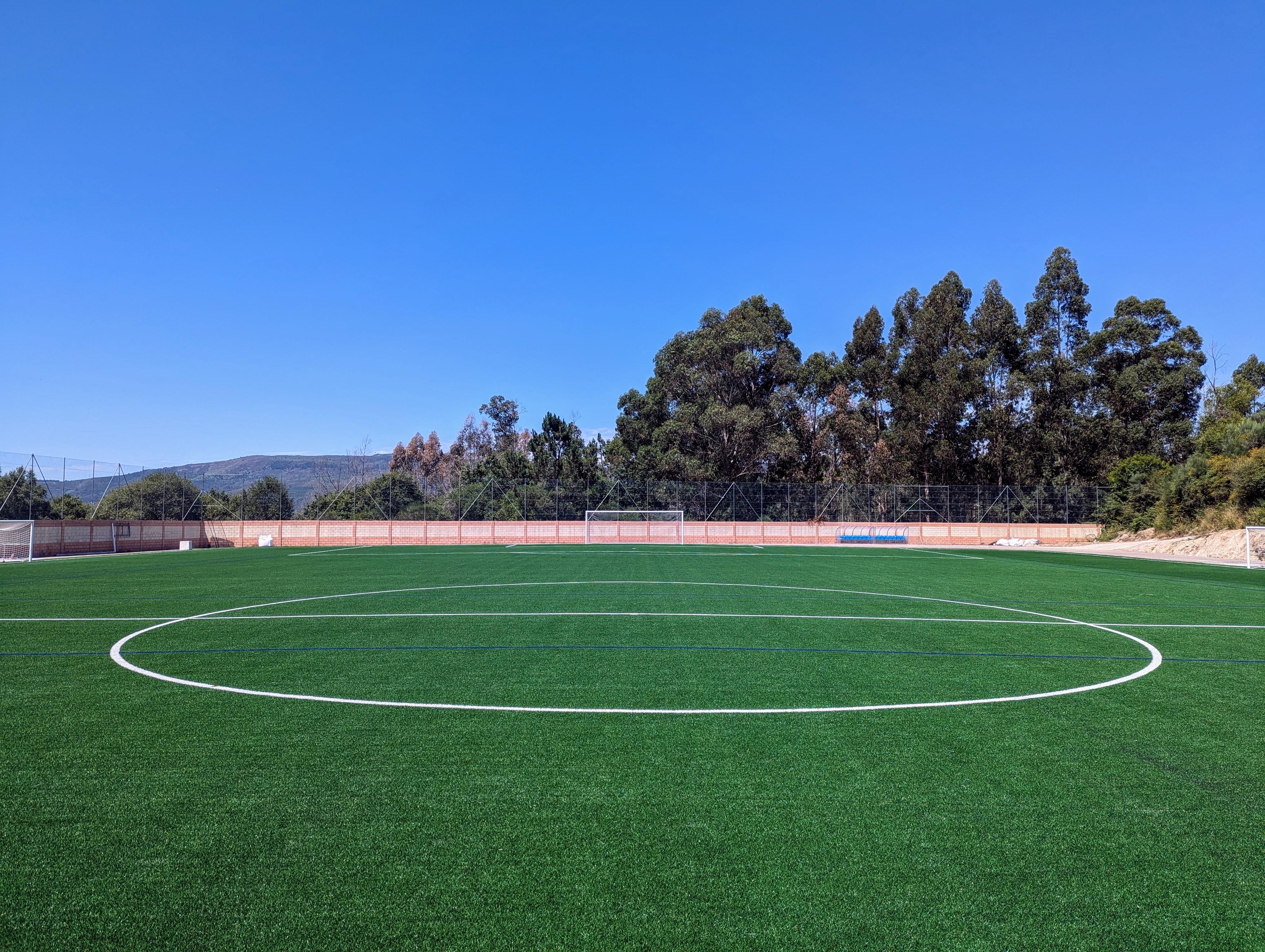 Avanzan a bo ritmo as obras de reforma do Campo de Fútbol de Augas Férreas