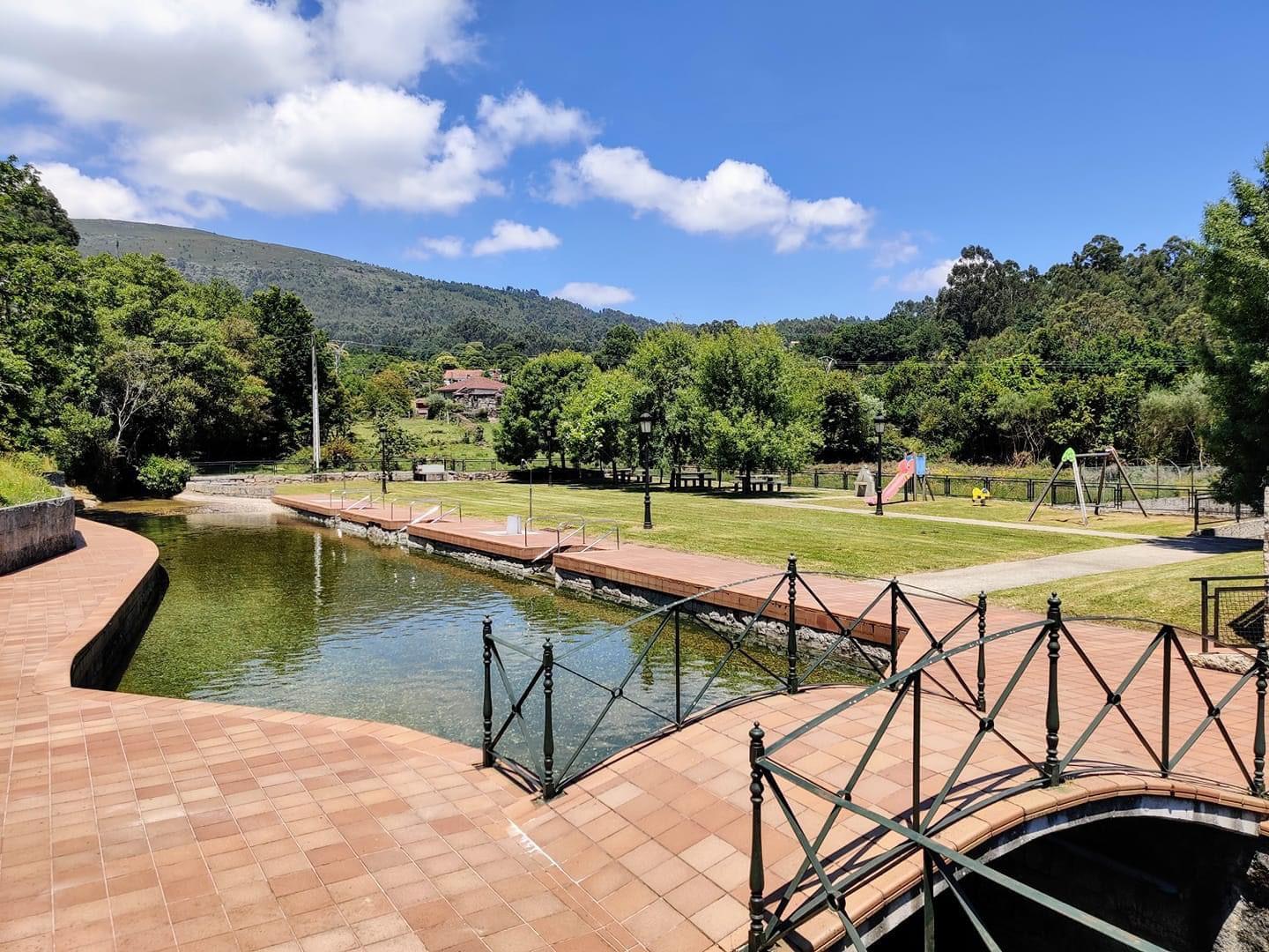praia fluvial na parroquia de Luneda