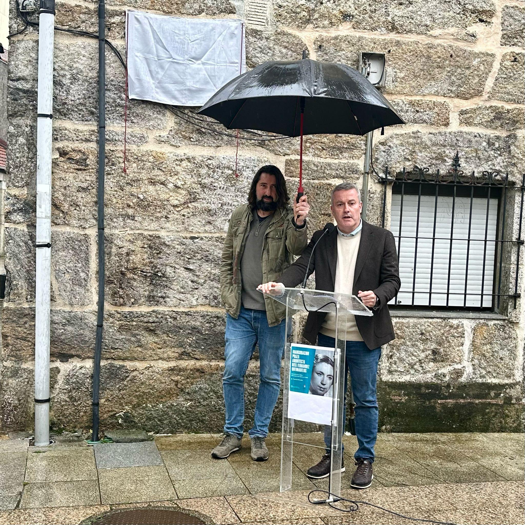 A Cañiza e o Colexio de Arquitectos de Galicia renden homenaxe a Rita Fernández Queimadelos, unha arquitecta pioneira galega que a partires de hoxe da nome á Praza do Mercado