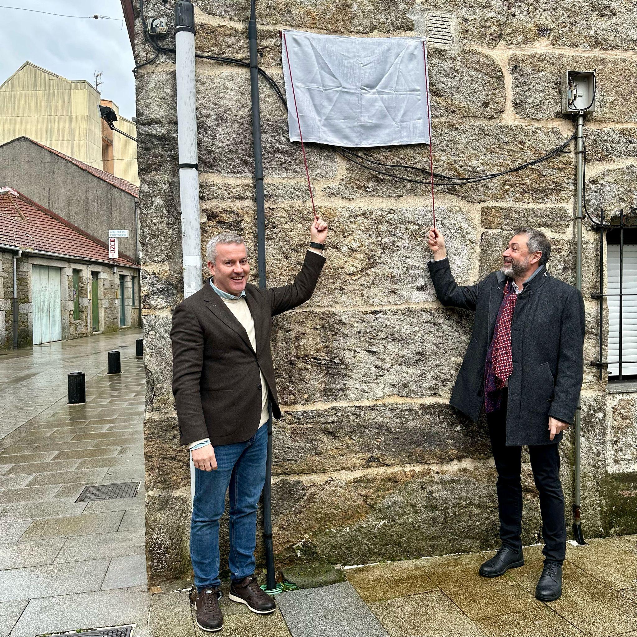 A Cañiza e o Colexio de Arquitectos de Galicia renden homenaxe a Rita Fernández Queimadelos, unha arquitecta pioneira galega que a partires de hoxe da nome á Praza do Mercado