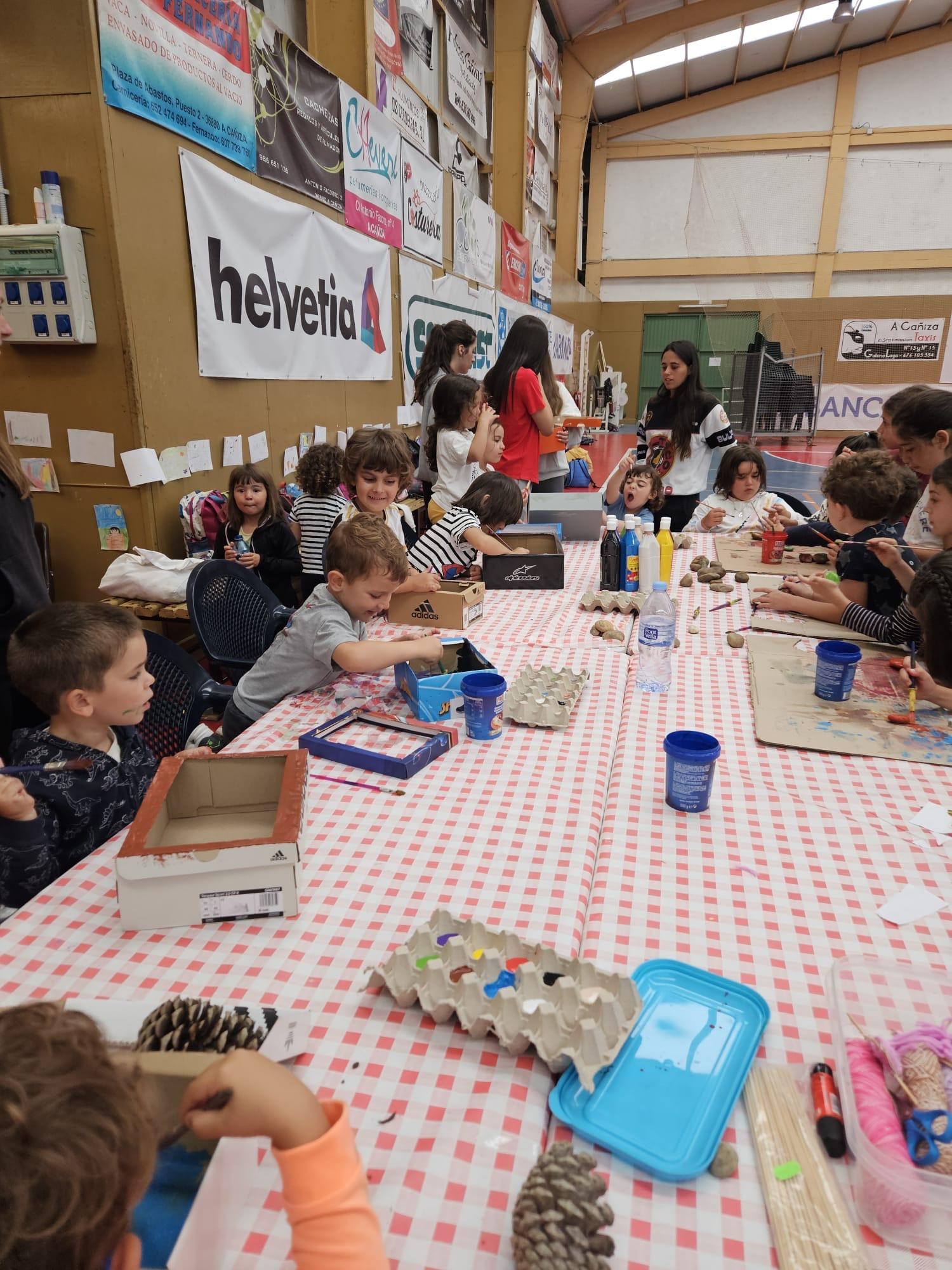 Visita ás nenas e nenos do Campamento Urbano 2024