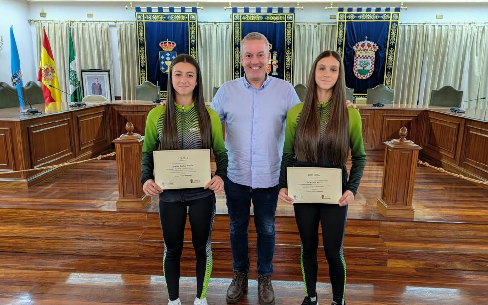 Recepción no Concello ás deportistas María Rocha e Lía Rivera tras conseguir a medalla de bronce na Copa de Europa de Patinaxe celebrada en Figueres