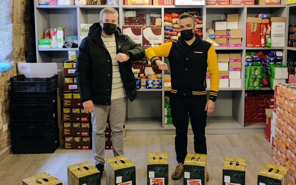 O Alcalde recepciona no «almacén solidario de alimentos do Concello» unha nova doazón do empresario cañicense José Benito Martínez, Rodabén