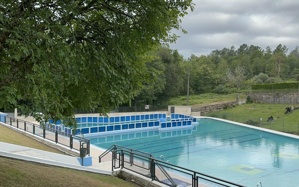 Este sábado, 1 de xullo, abrimos a piscina municipal ao aire libre «de As Grades»  e a praia fluvial na parroquia de Luneda