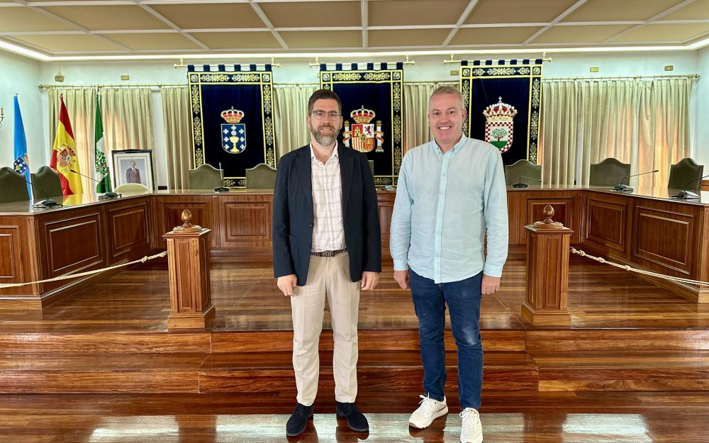 O Alcalde recibe no Concello ao Delegado Territorial da Xunta, Pablo Fernández e visitan as obras de mellora do alumeado no Parque Uceira