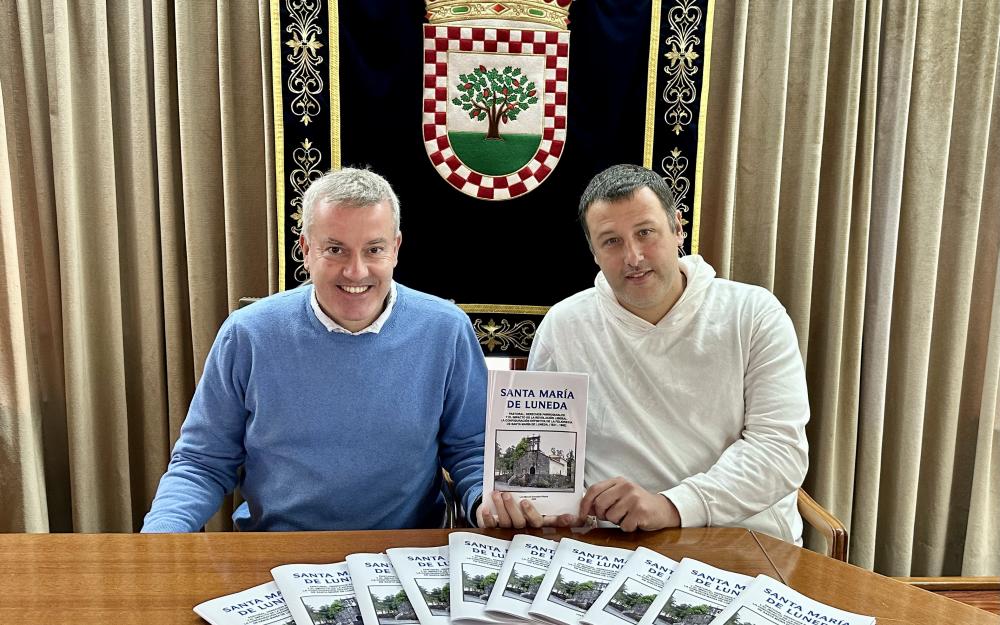 O Alcalde e o Párroco de Sta. María de Luneda presentan a III parte do recopilatorio sobre a historia da Igrexa Parroquial. Luis Piña acompañou esta mañá a Luis Manuel González Piñeiro na presentación do seu novo artigo, publicado baixo o título «Pastoral, derechos parroquiales y el impacto de la revolución liberal. La configuración definitiva de la Feligresía de Santa María de Luneda ( 1821-1862)», editado para a revista de estudos tudenses «Castelum  Tide» e que ven a completar os dous primeiros artigos t