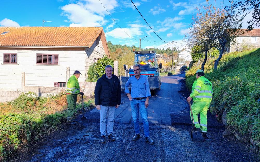 Estamos traballando para mellorar os camiños de Xunqueiras, Coto do Muiño e Santa Baia na parroquia do Couto