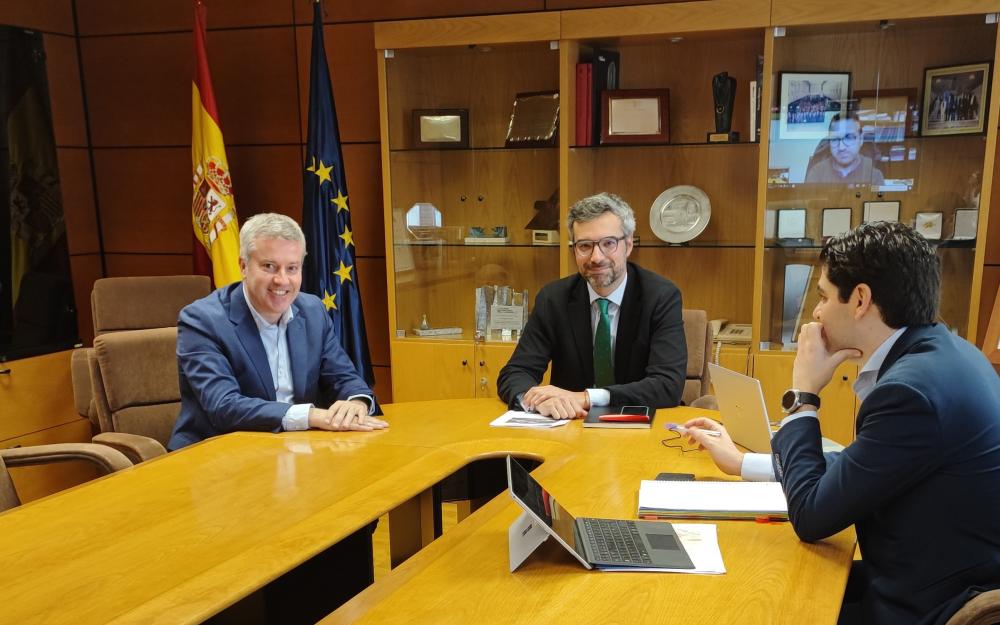 O Director General de Carreteras do MITMA, Juan Pedro Fernández Palomino, recibiu onte en Madrid ao Alcalde para desatascar o proxecto de arranxo e urbanización da Nacional 120 ao seu paso pola Cañiza