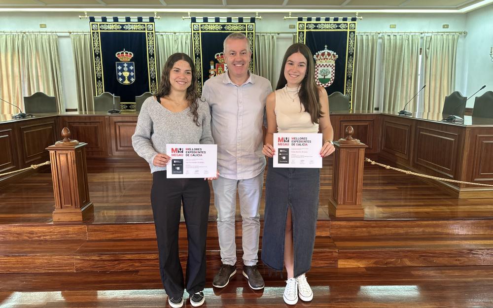 O Alcalde Luis Piña ofreceu unha recepción a Érika Mariño Álvarez e Iria Fernández Giráldez, alumnas do IES da Cañiza, en recoñecemento á súa cualificación sobresaliente nas PAU 2025.