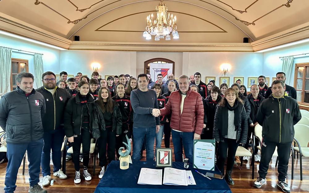 Concello e Club Balonman Cañiza renovan confianza e compromiso de colaboración mutua.