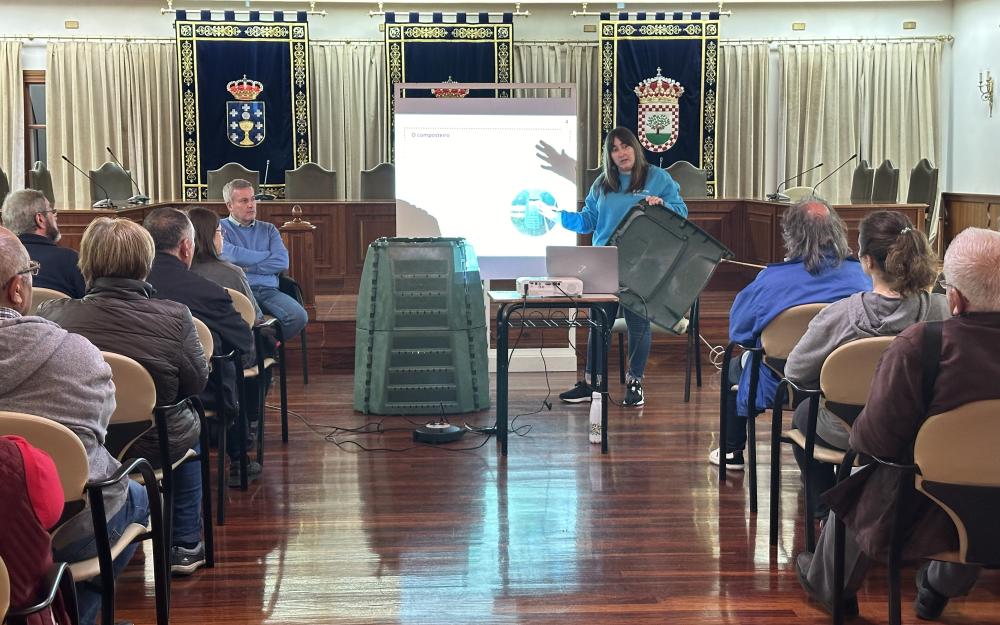 Este luns entregamos 55 novos composteiros domésticos para a reciclaxe de residuos orgánicos no rural.
